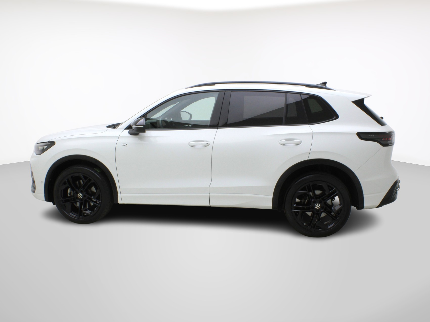 VW Tiguan 2.0 TSI DSG R-Line Black Style 4Motion (2025)-image-2