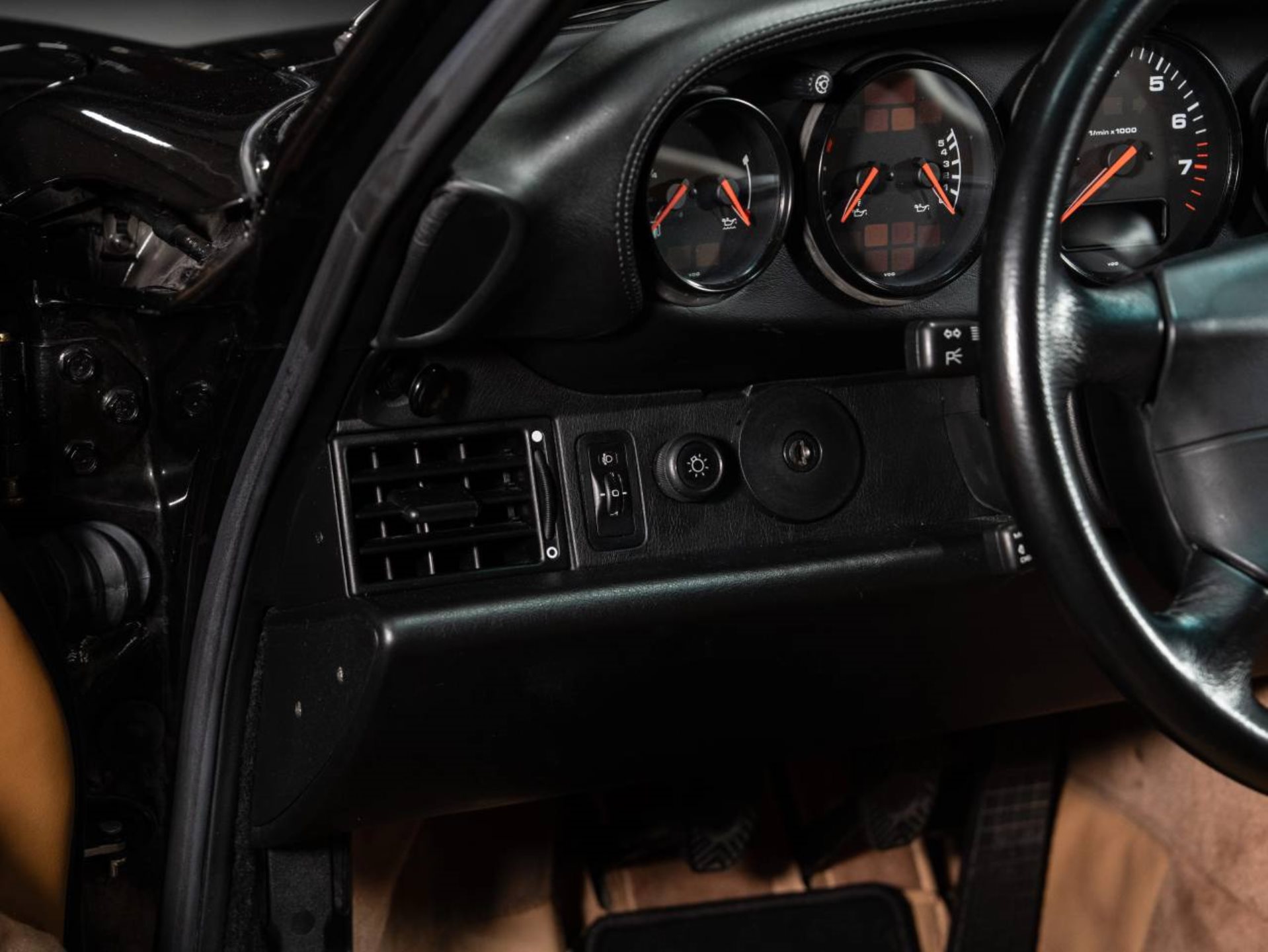 PORSCHE 911 Turbo-image-14