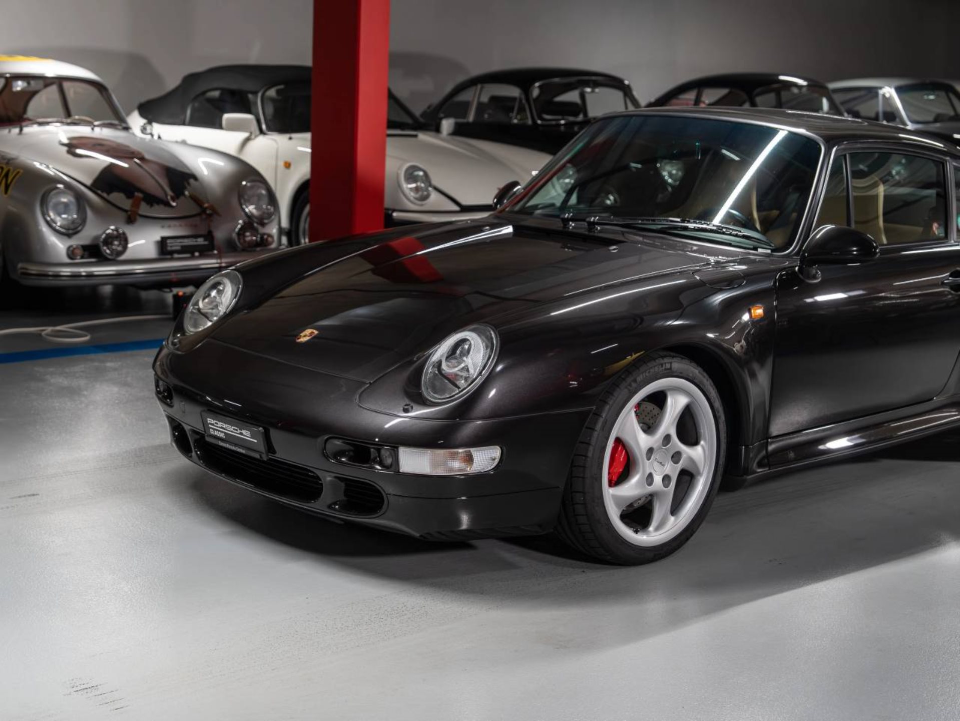 PORSCHE 911 Turbo-showroom-element-3