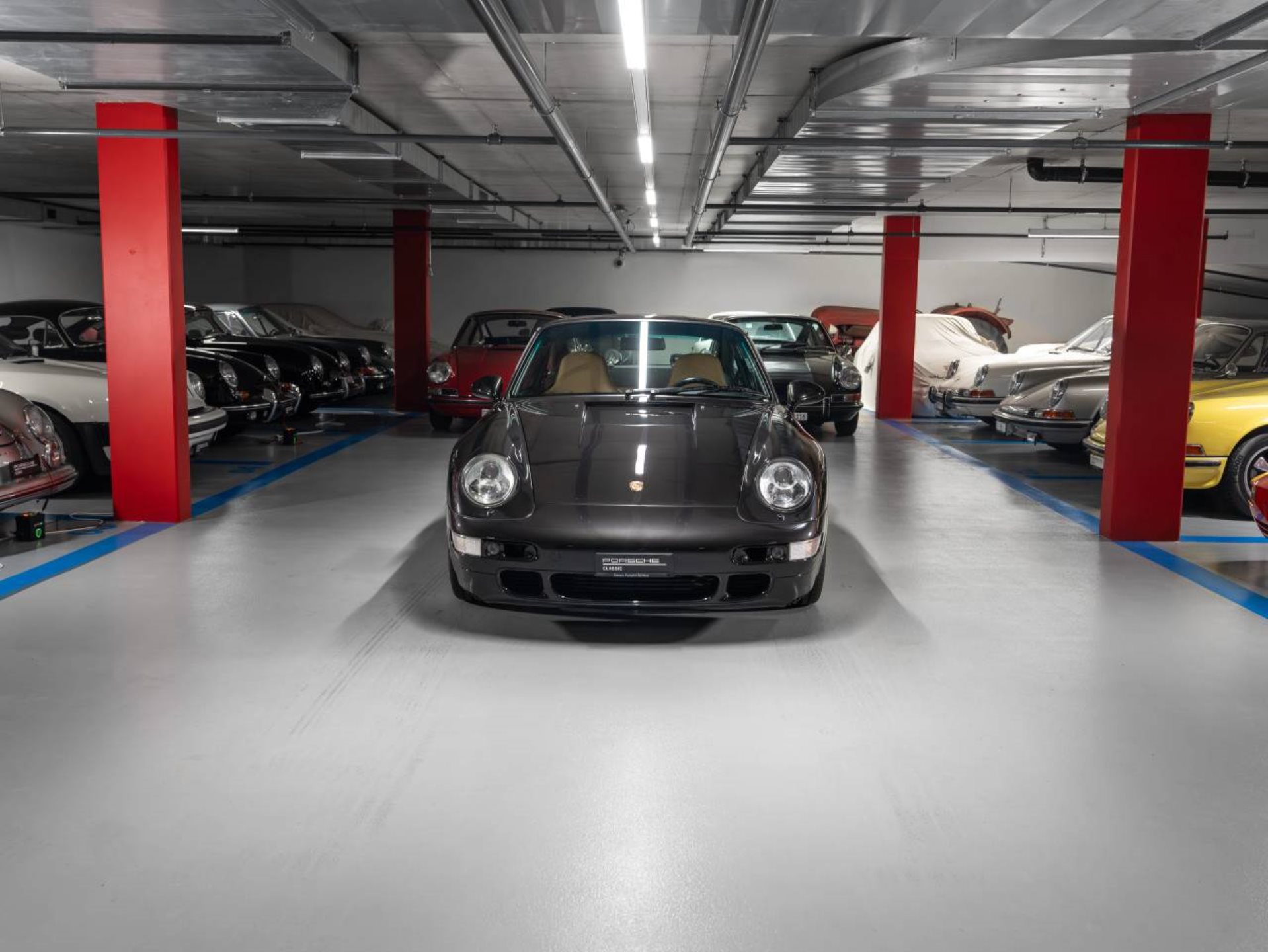 PORSCHE 911 Turbo-showroom-element-1