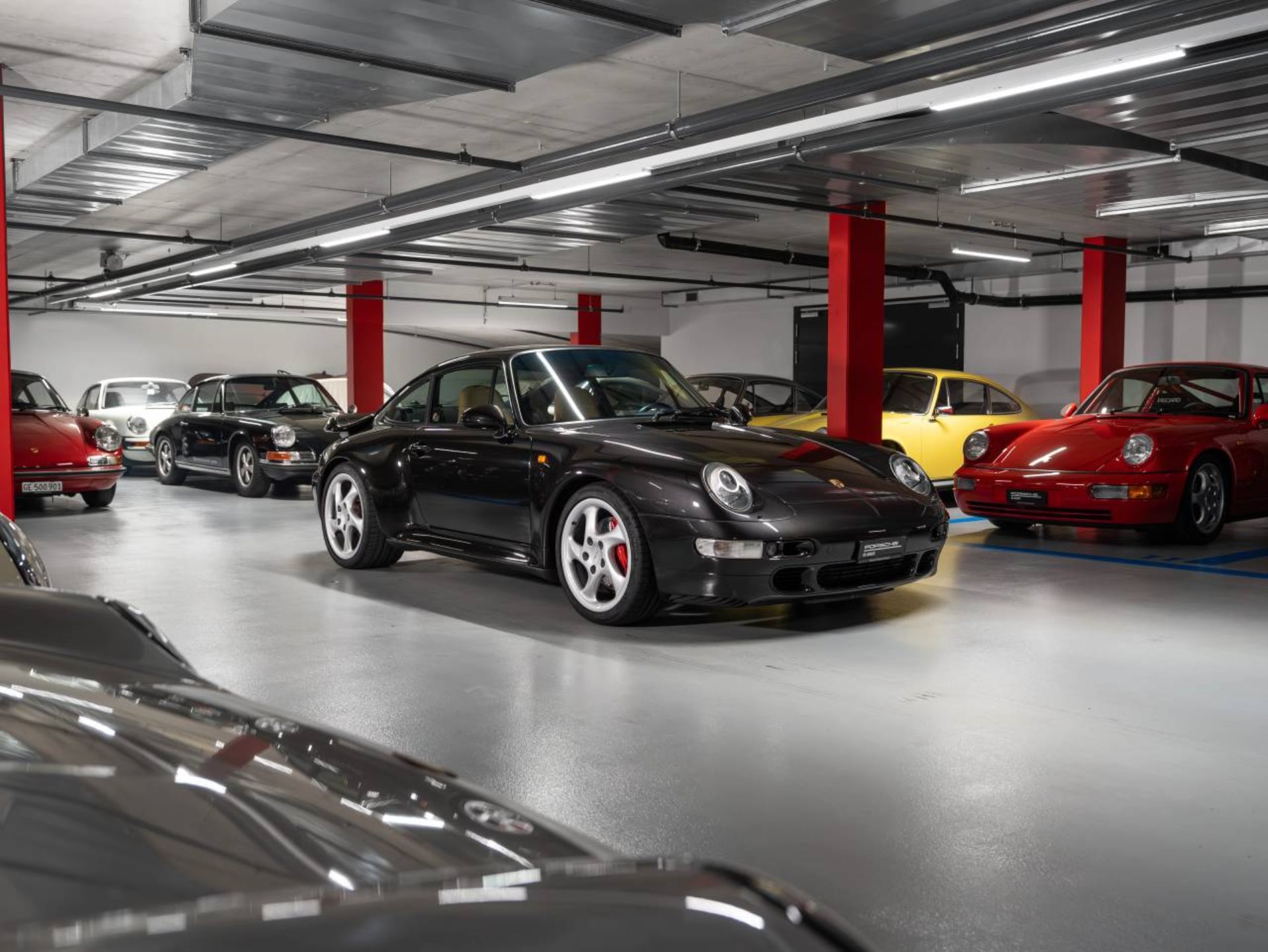 PORSCHE 911 Turbo-showroom-element-2