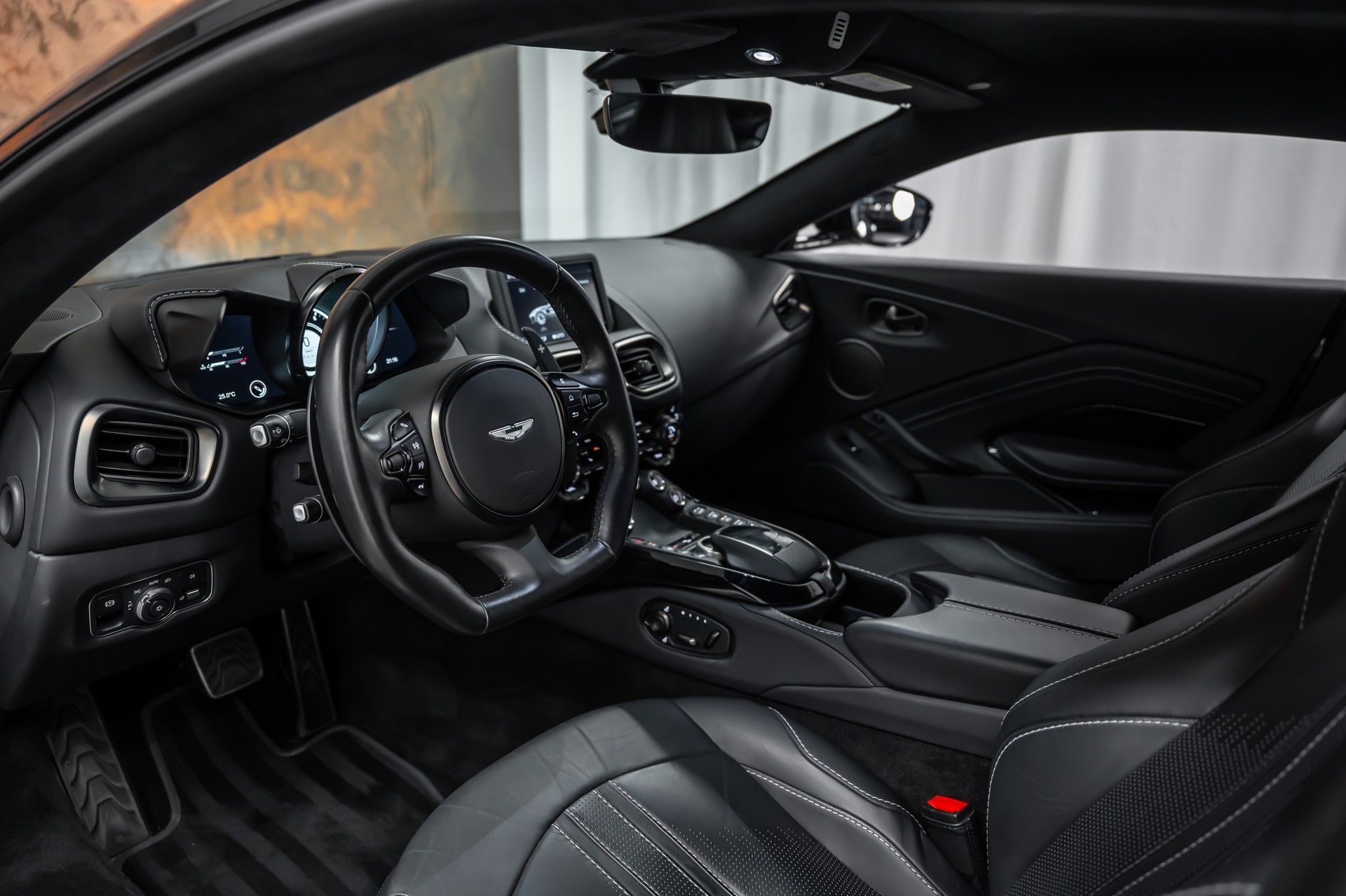 ASTON MARTIN V8 Vantage 4.0 Coupé *Sitzbelüftung*Carbon*360°*21"*-image-9