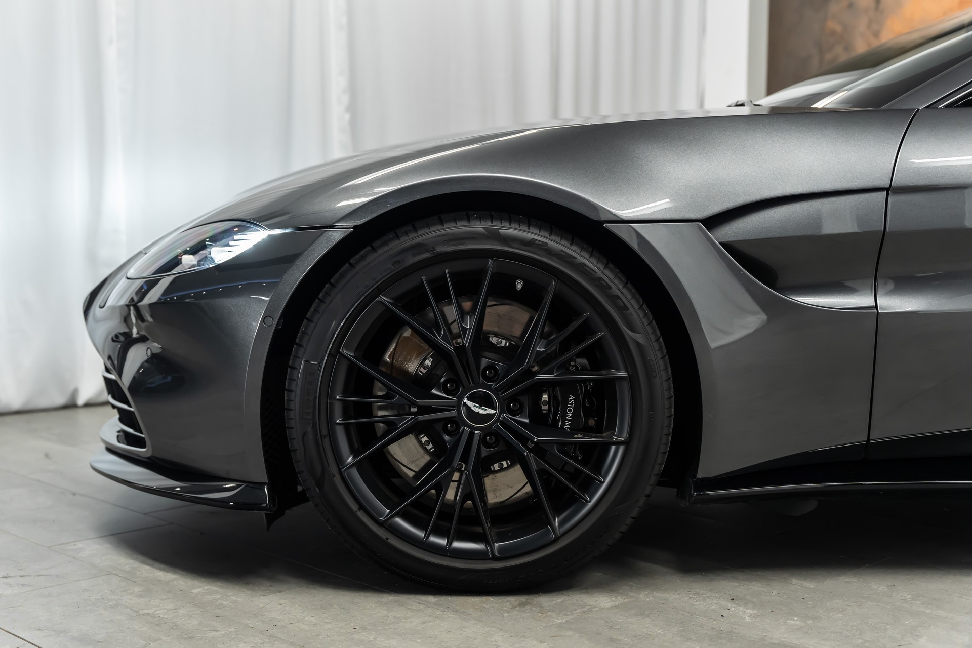 ASTON MARTIN V8 Vantage 4.0 Coupé *Sitzbelüftung*Carbon*360°*21"*-image-3