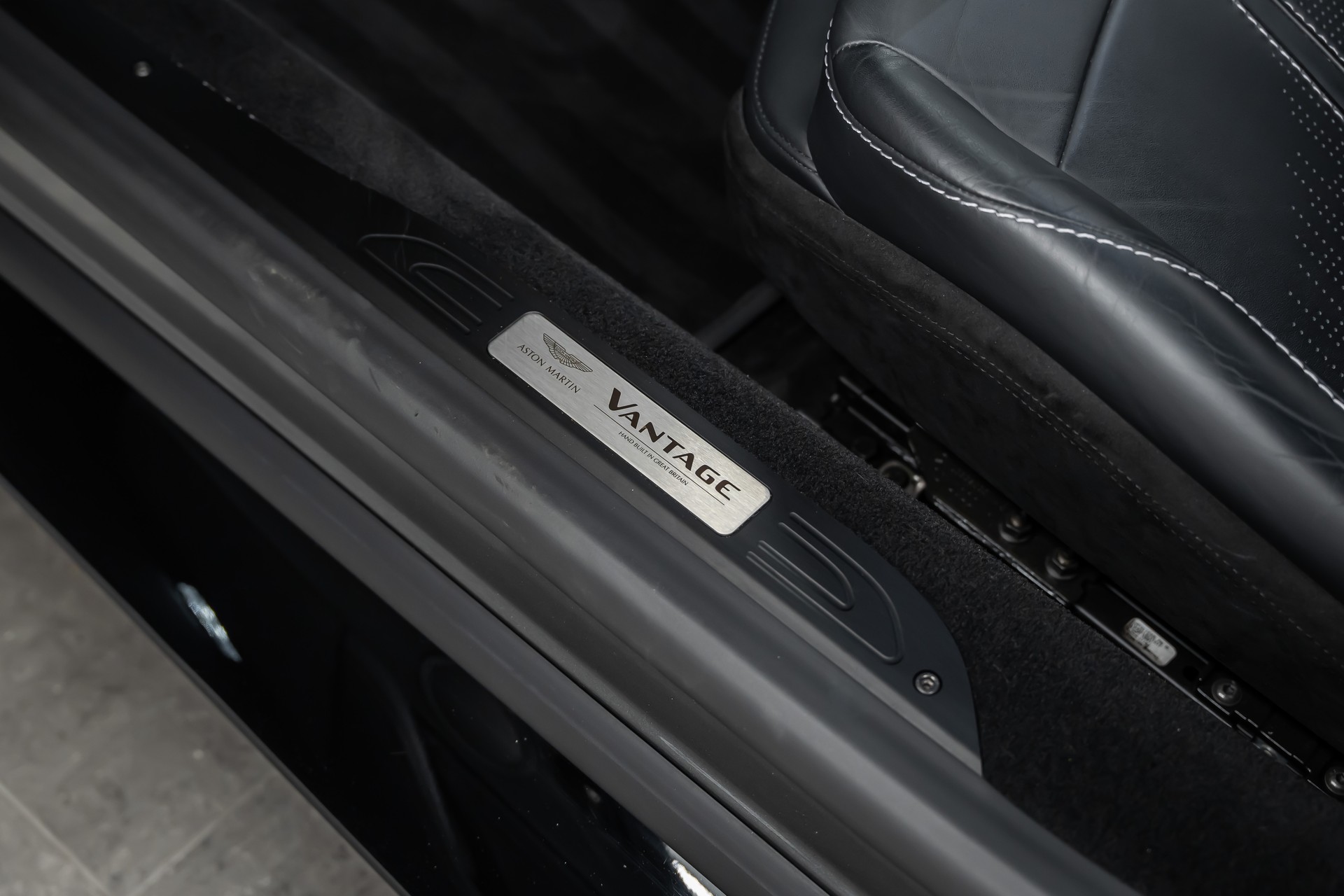 ASTON MARTIN V8 Vantage 4.0 Coupé *Sitzbelüftung*Carbon*360°*21"*-image-12