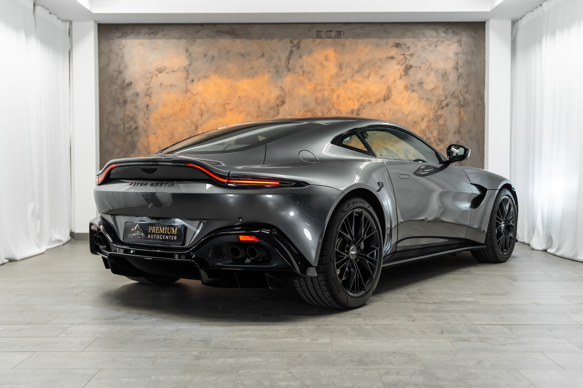 ASTON MARTIN V8 Vantage 4.0 Coupé *Sitzbelüftung*Carbon*360°*21"*-image-6