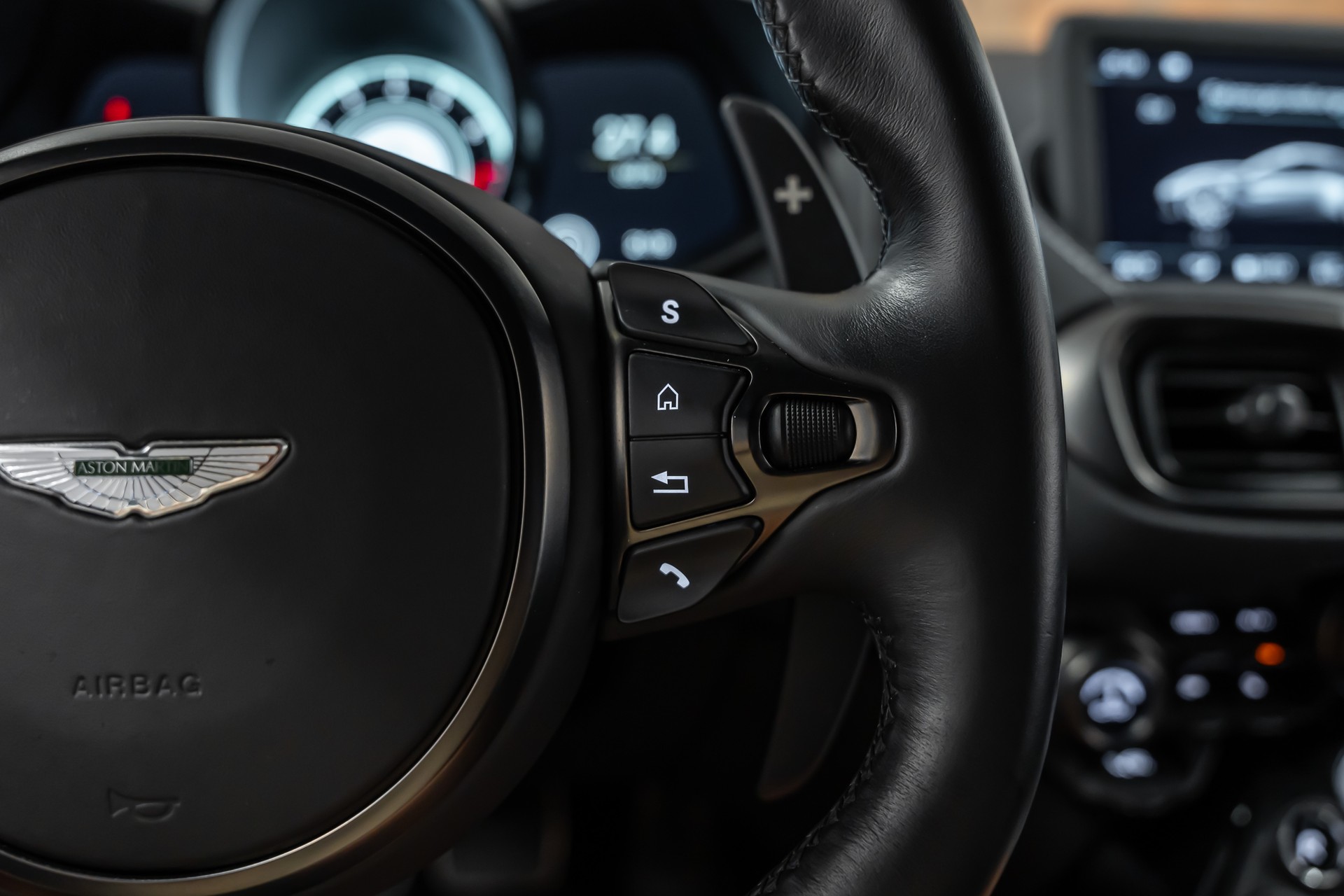 ASTON MARTIN V8 Vantage 4.0 Coupé *Sitzbelüftung*Carbon*360°*21"*-image-18