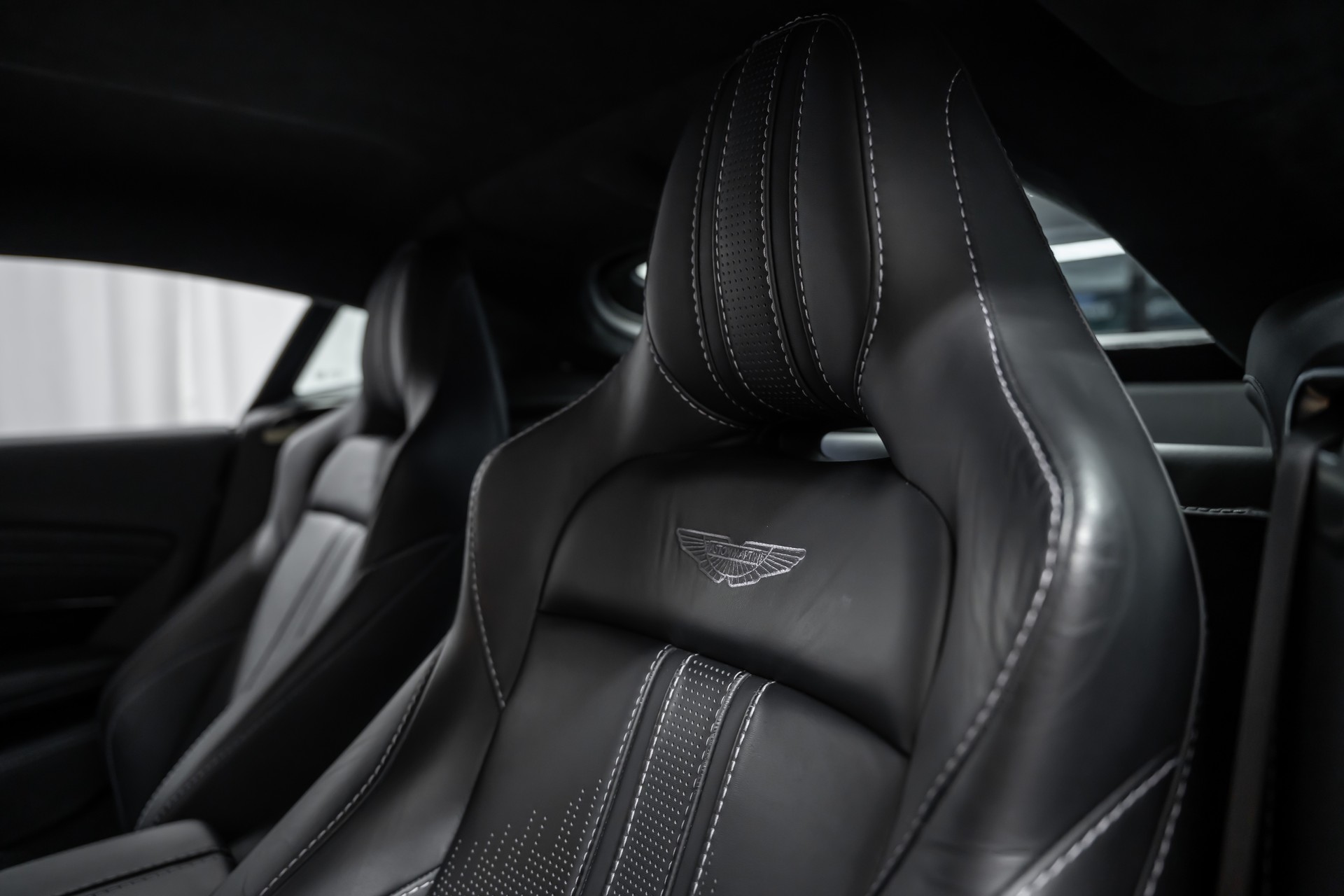 ASTON MARTIN V8 Vantage 4.0 Coupé *Sitzbelüftung*Carbon*360°*21"*-image-16