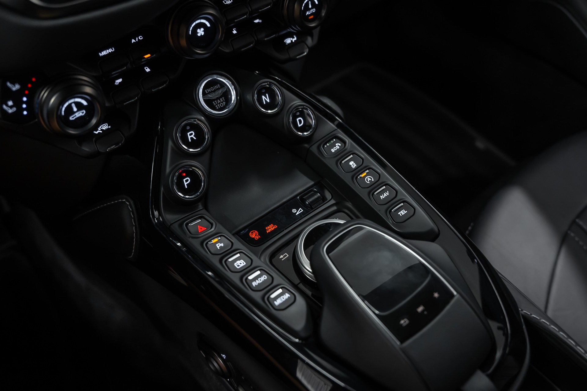 ASTON MARTIN V8 Vantage 4.0 Coupé *Sitzbelüftung*Carbon*360°*21"*-image-23