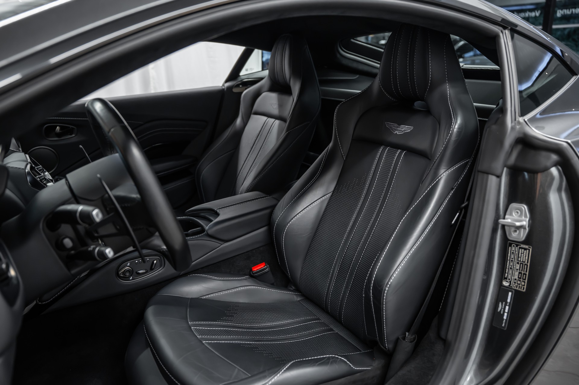ASTON MARTIN V8 Vantage 4.0 Coupé *Sitzbelüftung*Carbon*360°*21"*-image-11