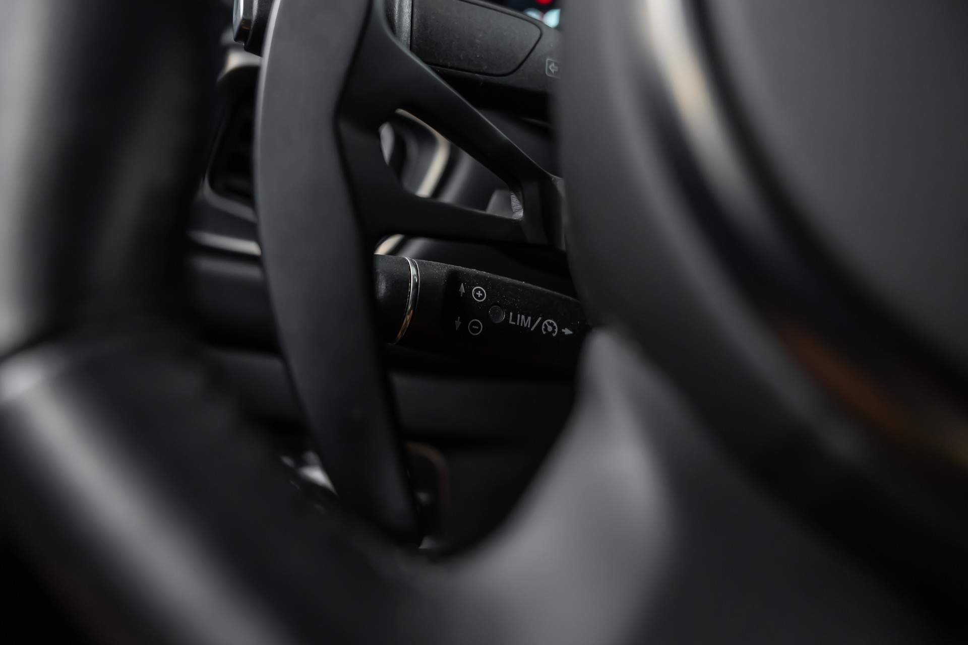 ASTON MARTIN V8 Vantage 4.0 Coupé *Sitzbelüftung*Carbon*360°*21"*-image-19