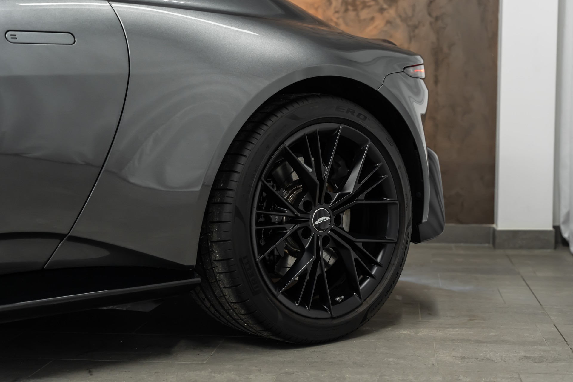 ASTON MARTIN V8 Vantage 4.0 Coupé *Sitzbelüftung*Carbon*360°*21"*-image-4