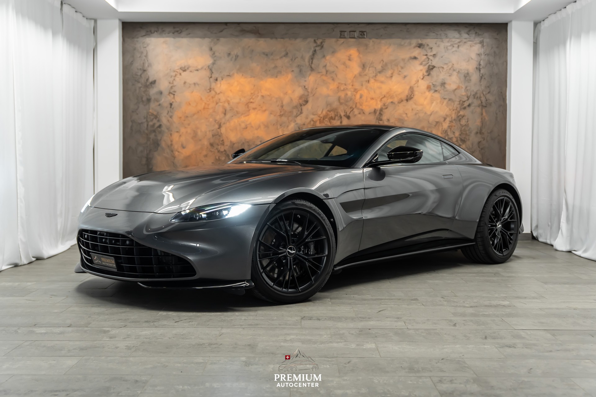 ASTON MARTIN V8 Vantage 4.0 Coupé *Sitzbelüftung*Carbon*360°*21"*-image-0
