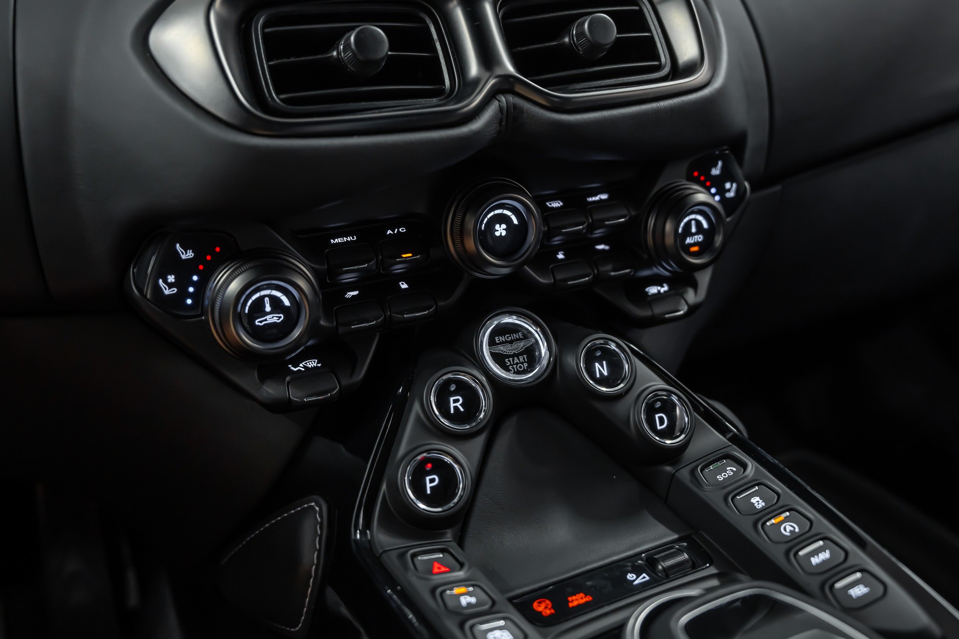 ASTON MARTIN V8 Vantage 4.0 Coupé *Sitzbelüftung*Carbon*360°*21"*-image-22
