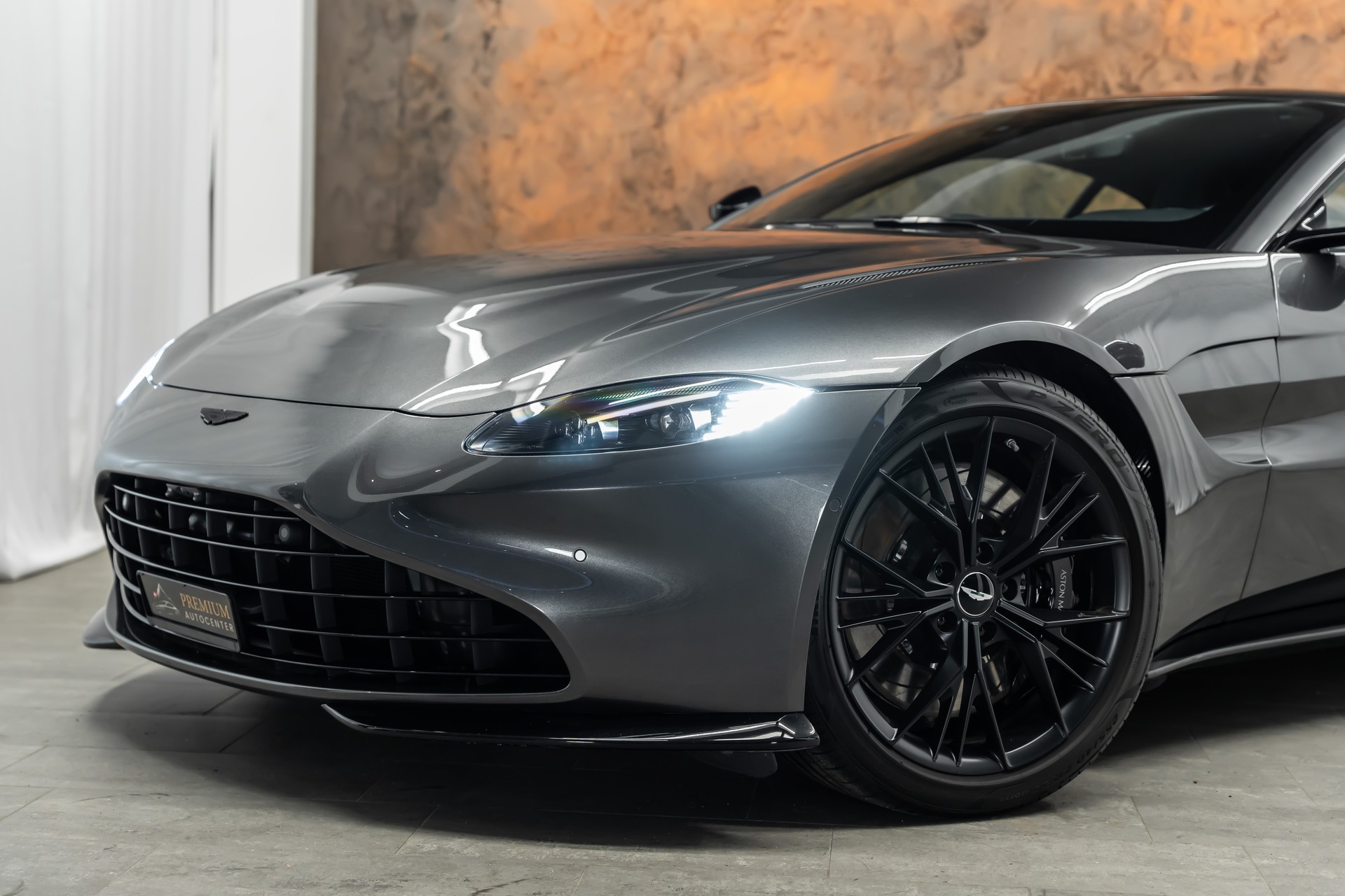 ASTON MARTIN V8 Vantage 4.0 Coupé *Sitzbelüftung*Carbon*360°*21"*-image-1