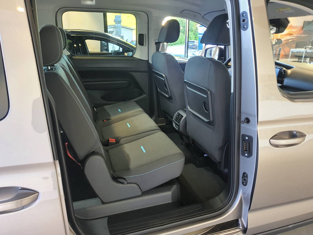 FORD TOURNEO CONNECT Grand 1.5 EcoBoost 150 Active PHEV-image-10