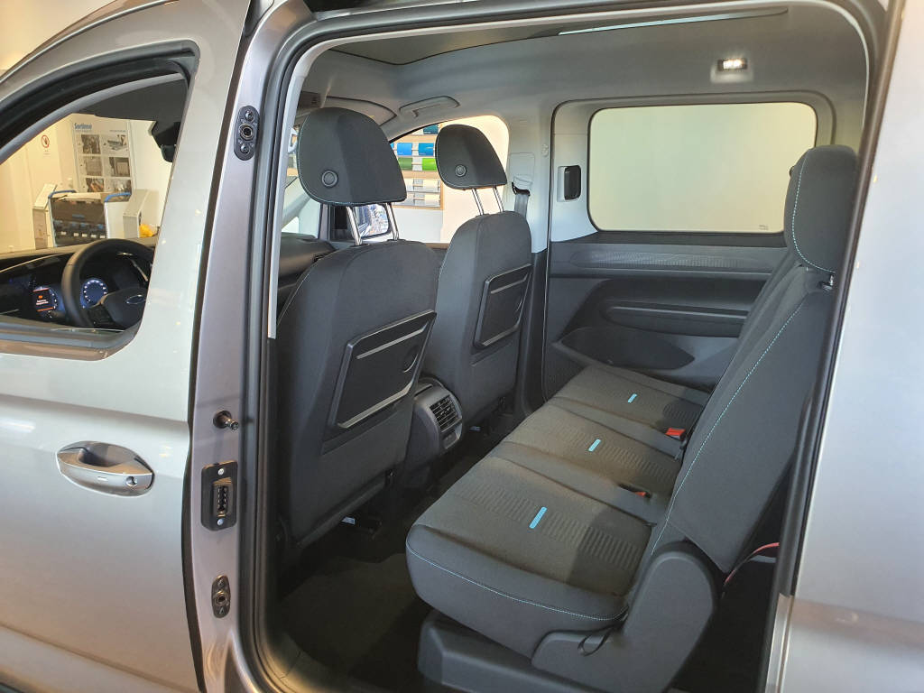 FORD TOURNEO CONNECT Grand 1.5 EcoBoost 150 Active PHEV-image-13