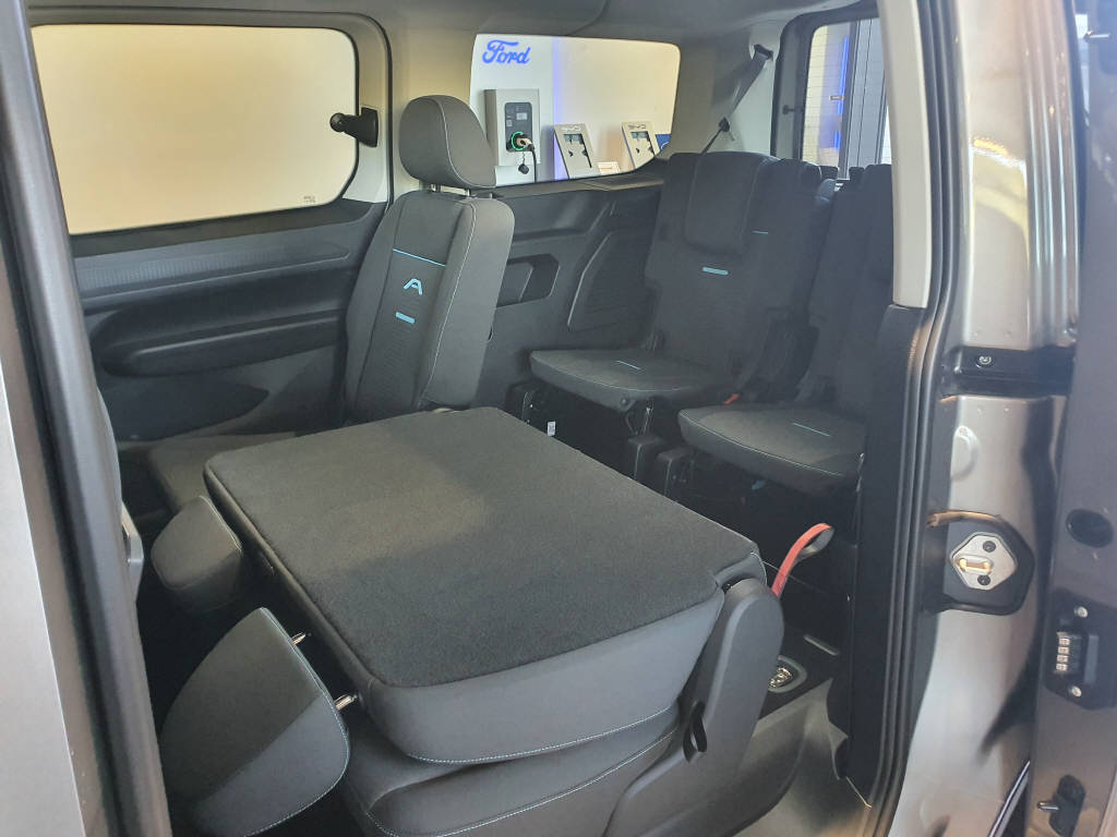 FORD TOURNEO CONNECT Grand 1.5 EcoBoost 150 Active PHEV-image-14