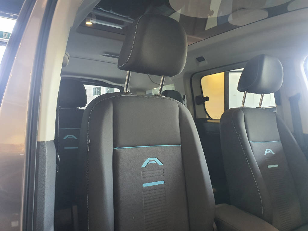 FORD TOURNEO CONNECT Grand 1.5 EcoBoost 150 Active PHEV-image-11