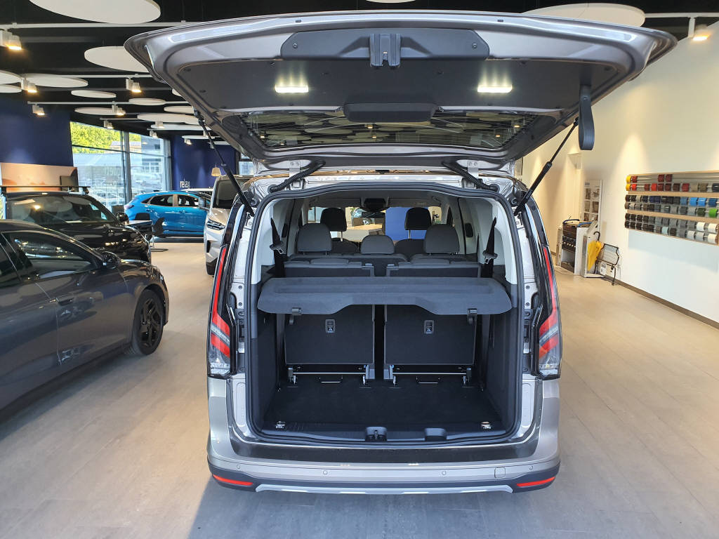 FORD TOURNEO CONNECT Grand 1.5 EcoBoost 150 Active PHEV-image-16