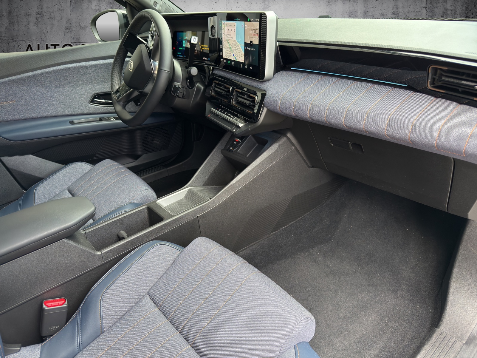 RENAULT R4 E-Tech Comfort Range 52 kWh Techno-image-9