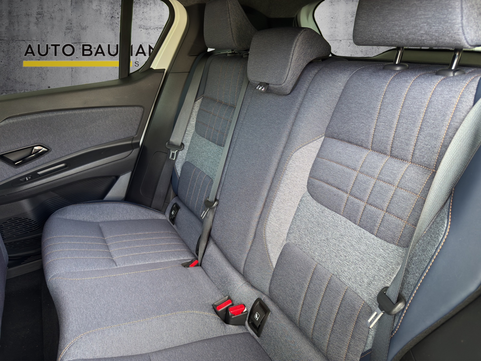 RENAULT R4 E-Tech Comfort Range 52 kWh Techno-image-10