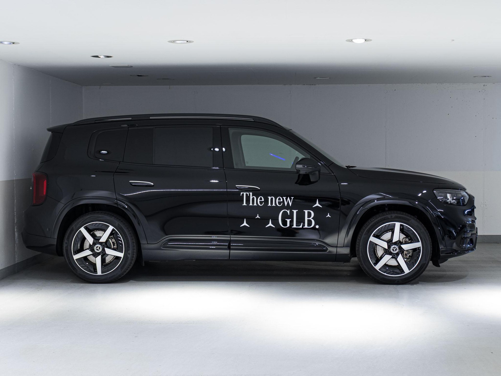 MERCEDES-BENZ GLB 220 4MATIC-image-1