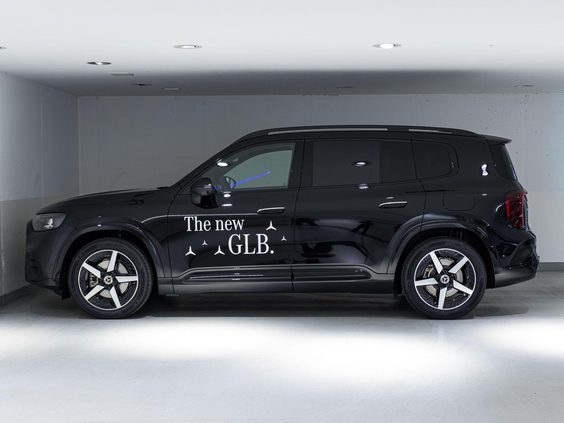 MERCEDES-BENZ GLB 220 4MATIC-image-4