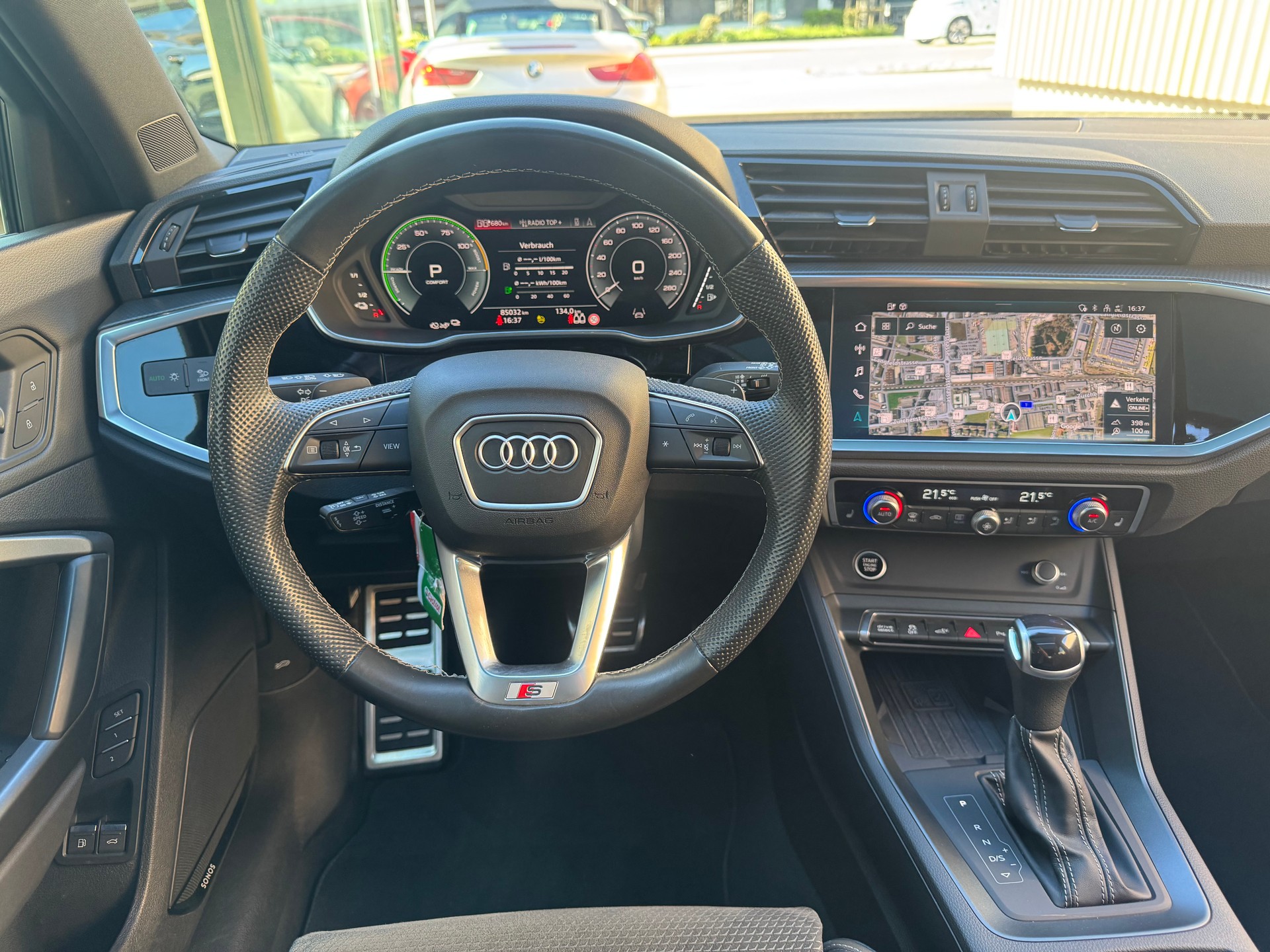 AUDI Q3 45 TFSI e S line S-tronic*Anhängerkupplung*Panoramadach*-image-10
