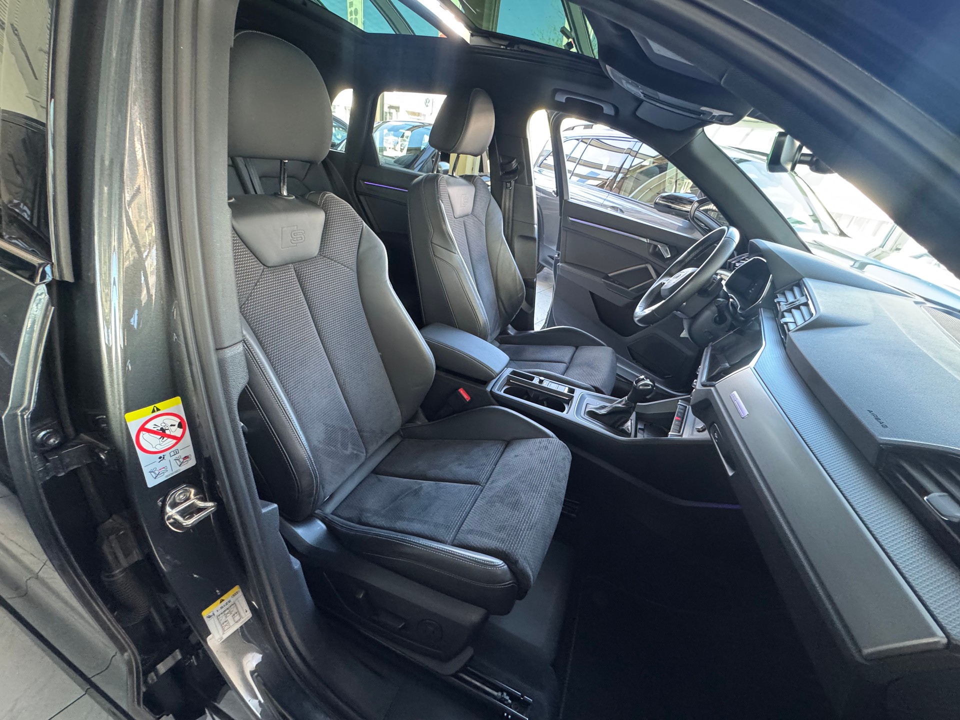 AUDI Q3 45 TFSI e S line S-tronic*Anhängerkupplung*Panoramadach*-image-8