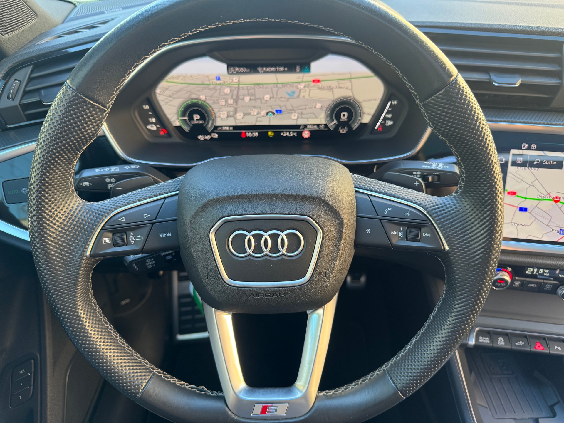 AUDI Q3 45 TFSI e S line S-tronic*Anhängerkupplung*Panoramadach*-image-12