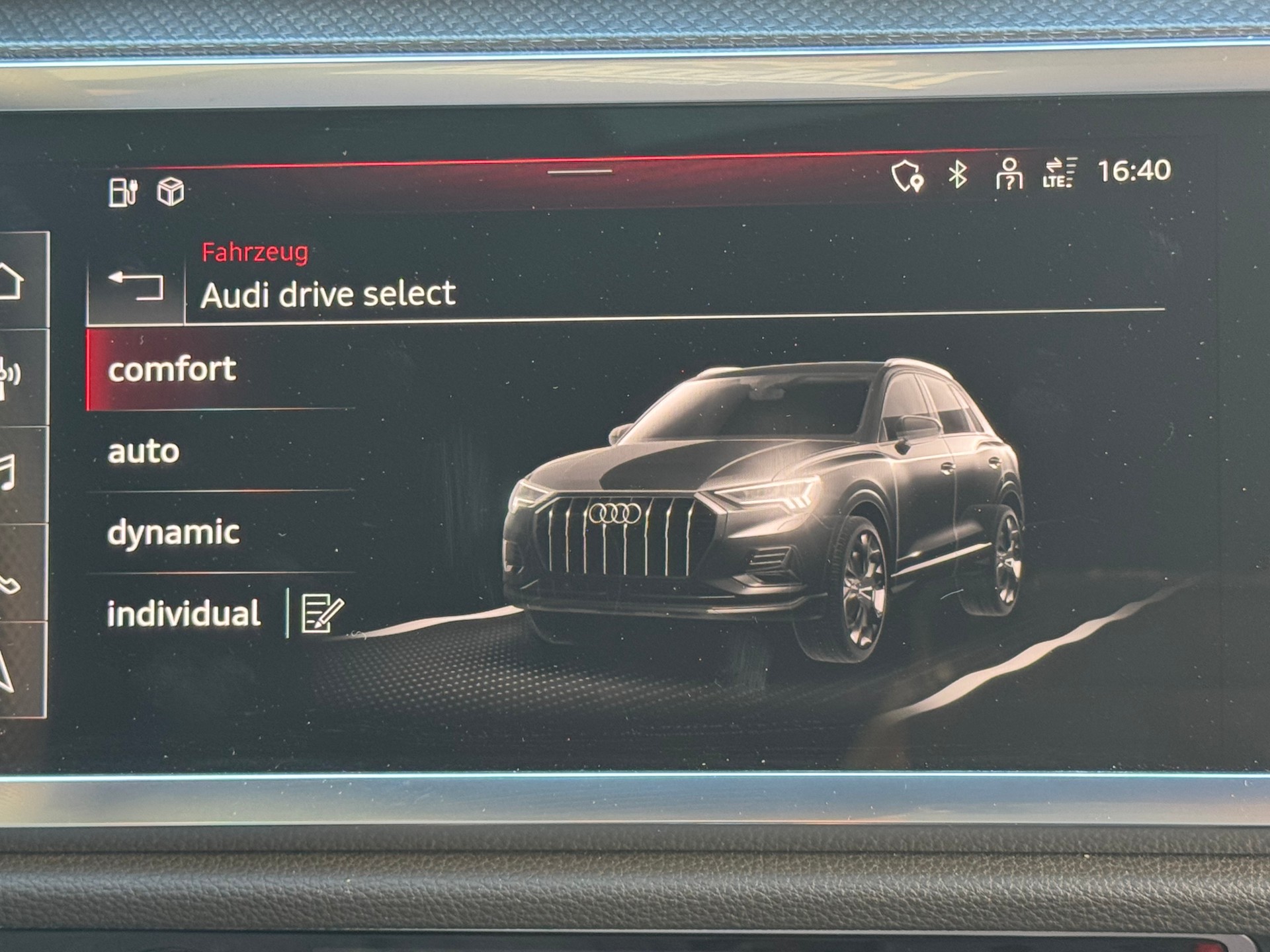 AUDI Q3 45 TFSI e S line S-tronic*Anhängerkupplung*Panoramadach*-image-14