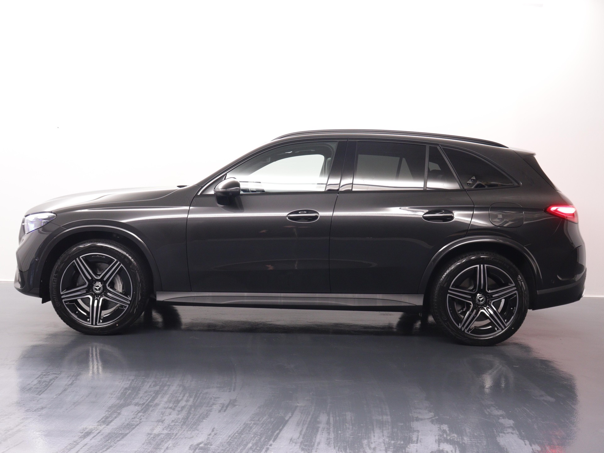 MERCEDES-BENZ GLC 220 d AMG Line 4matic-image-2