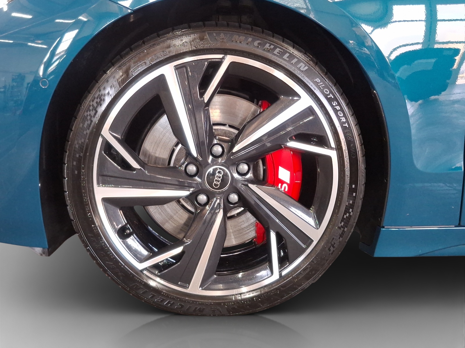 AUDI S6 Avant e-tron quattro-image-15