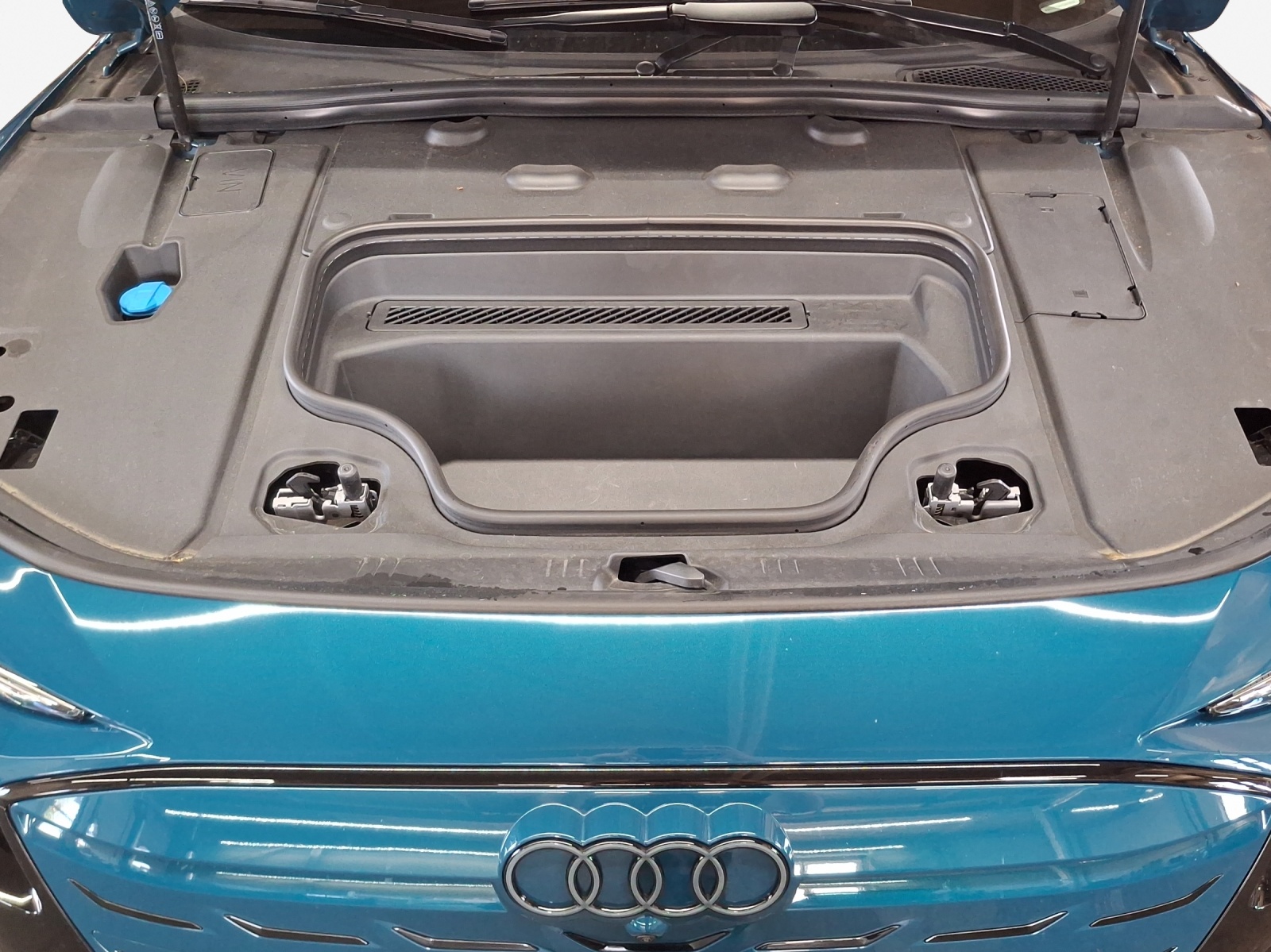AUDI S6 Avant e-tron quattro-image-16