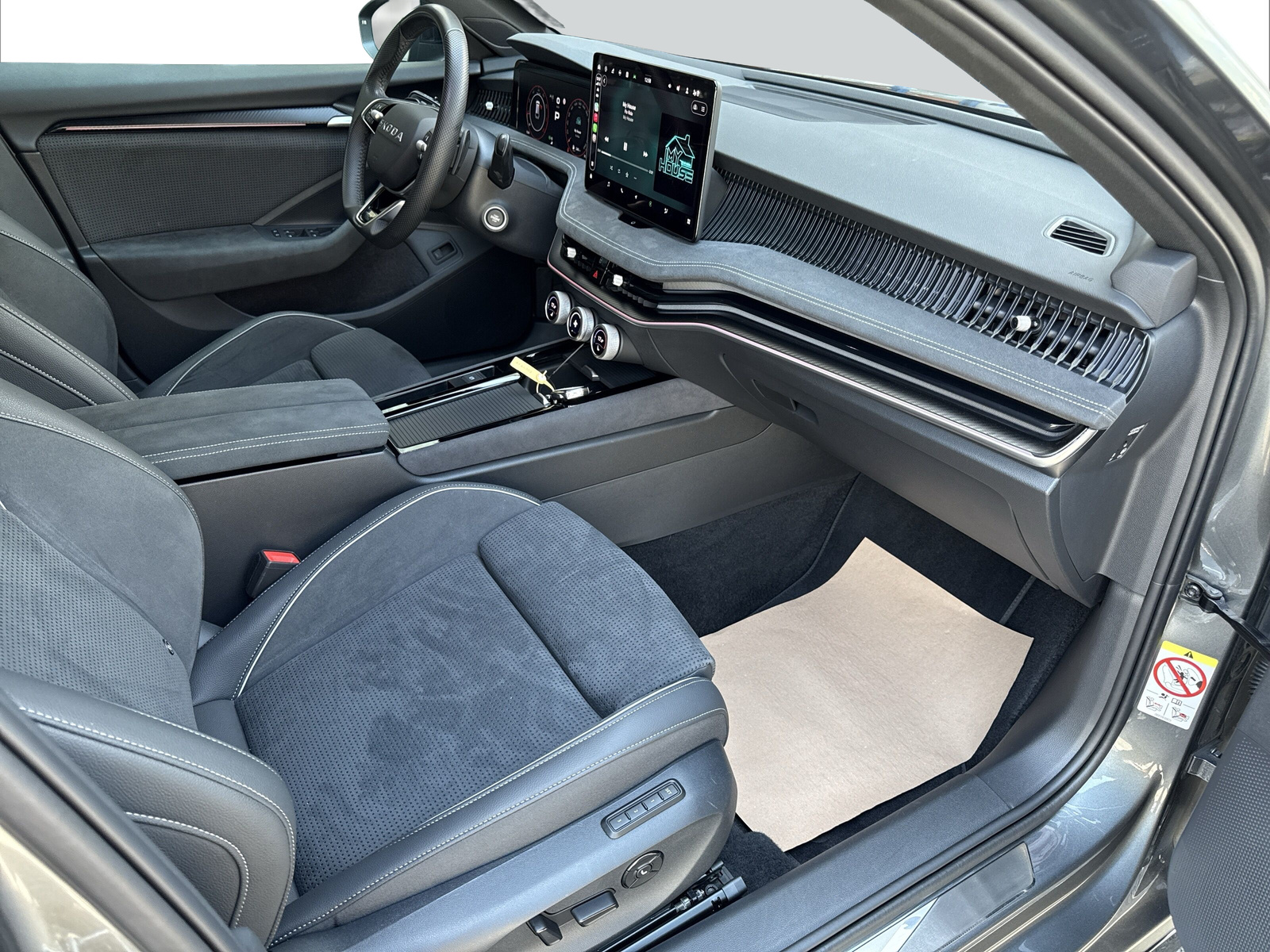 SKODA Superb Combi 2.0 TSI Sportline 4x4 DSG-image-10