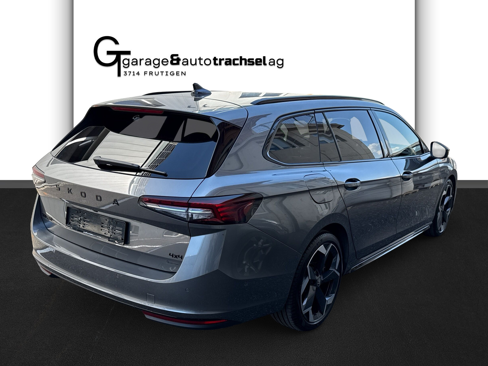 SKODA Superb Combi 2.0 TSI Sportline 4x4 DSG-image-4