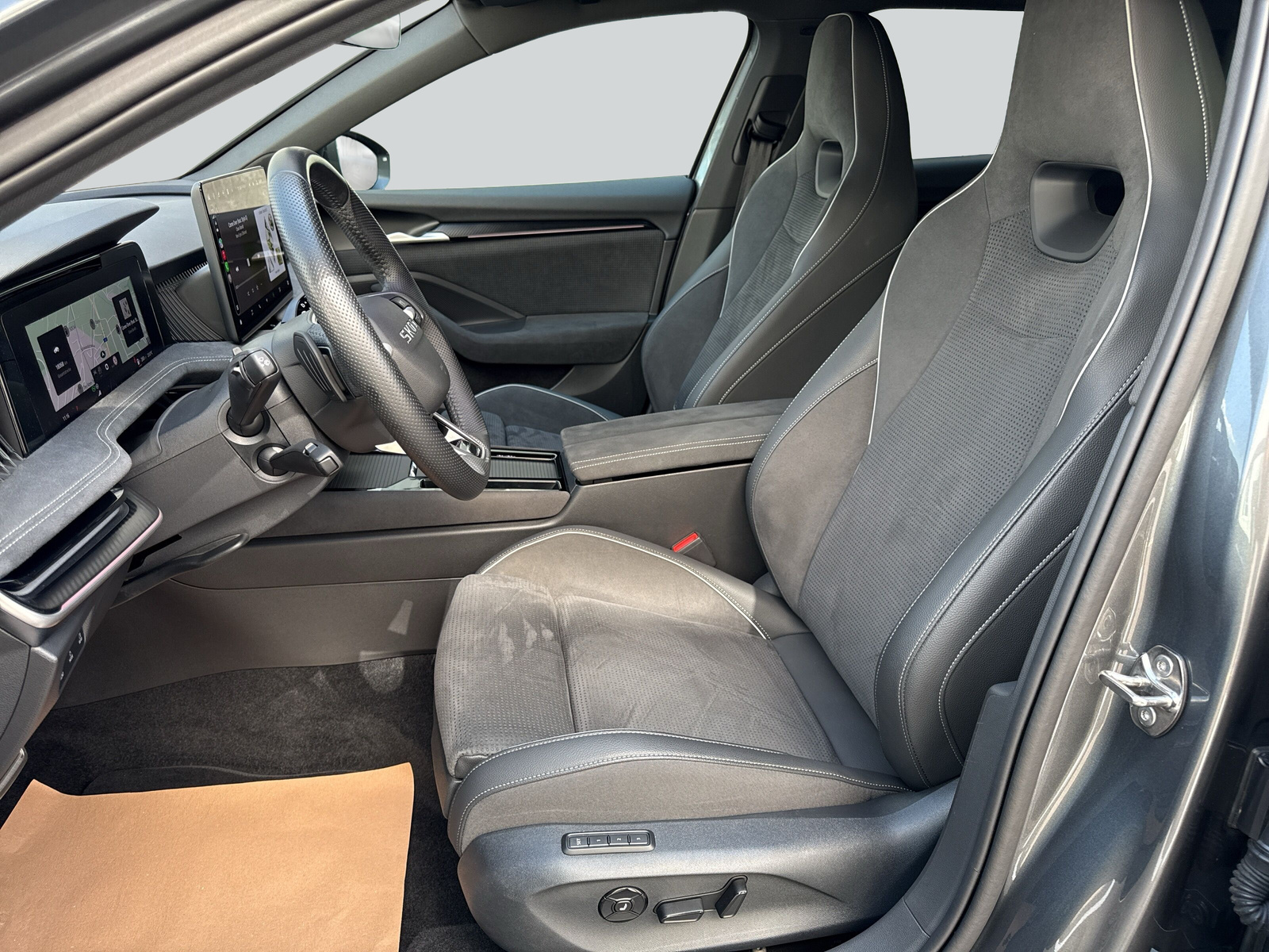 SKODA Superb Combi 2.0 TSI Sportline 4x4 DSG-image-9