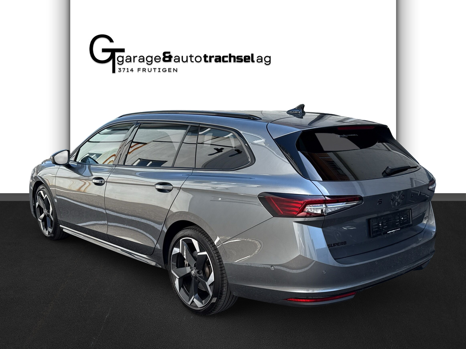SKODA Superb Combi 2.0 TSI Sportline 4x4 DSG-image-2