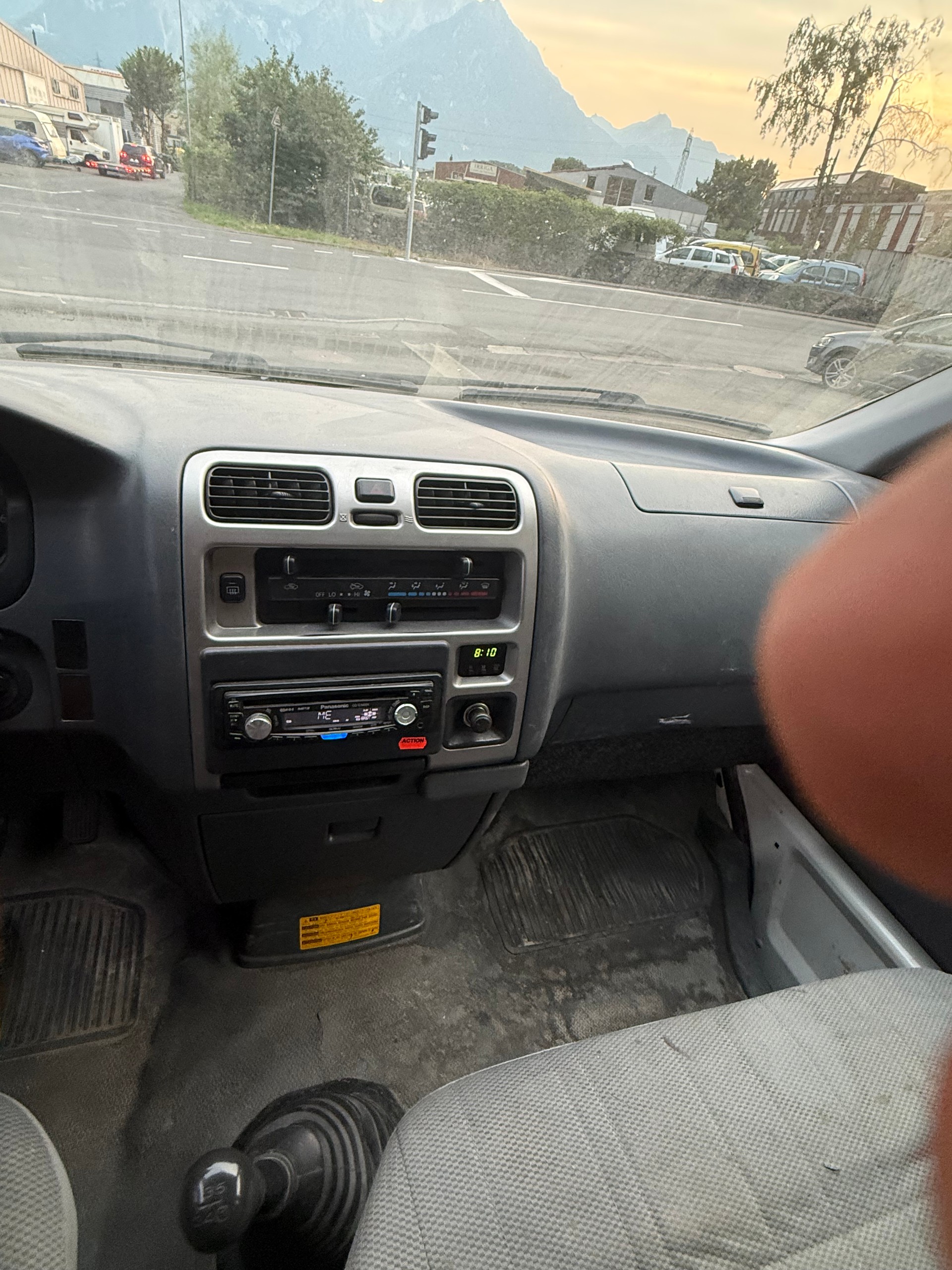 TOYOTA Hiace D-4D Van 4WD SWB-image-7