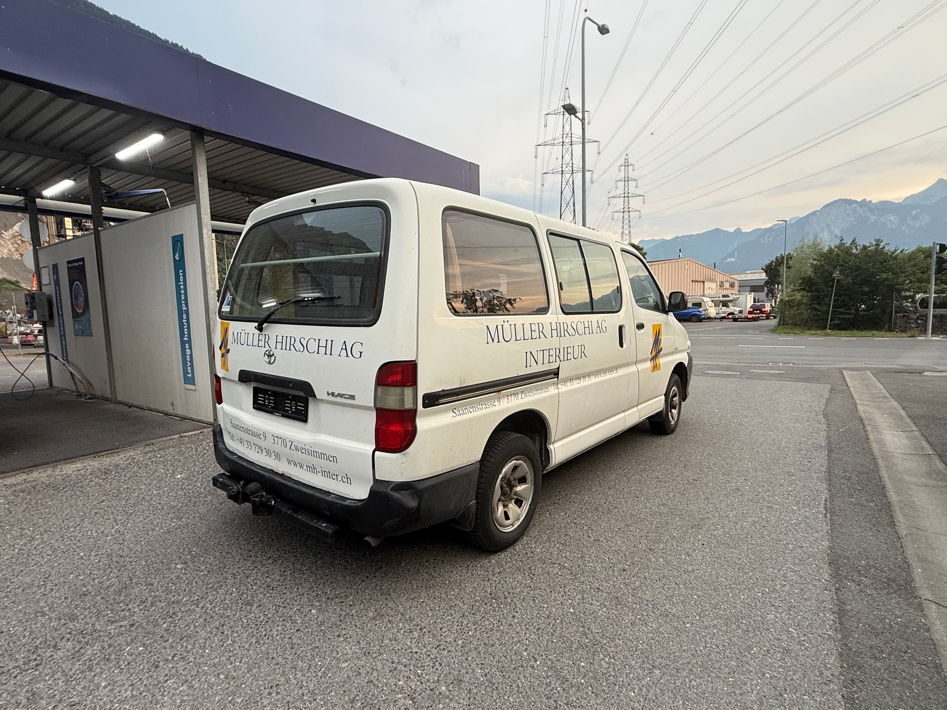 TOYOTA Hiace D-4D Van 4WD SWB-image-2
