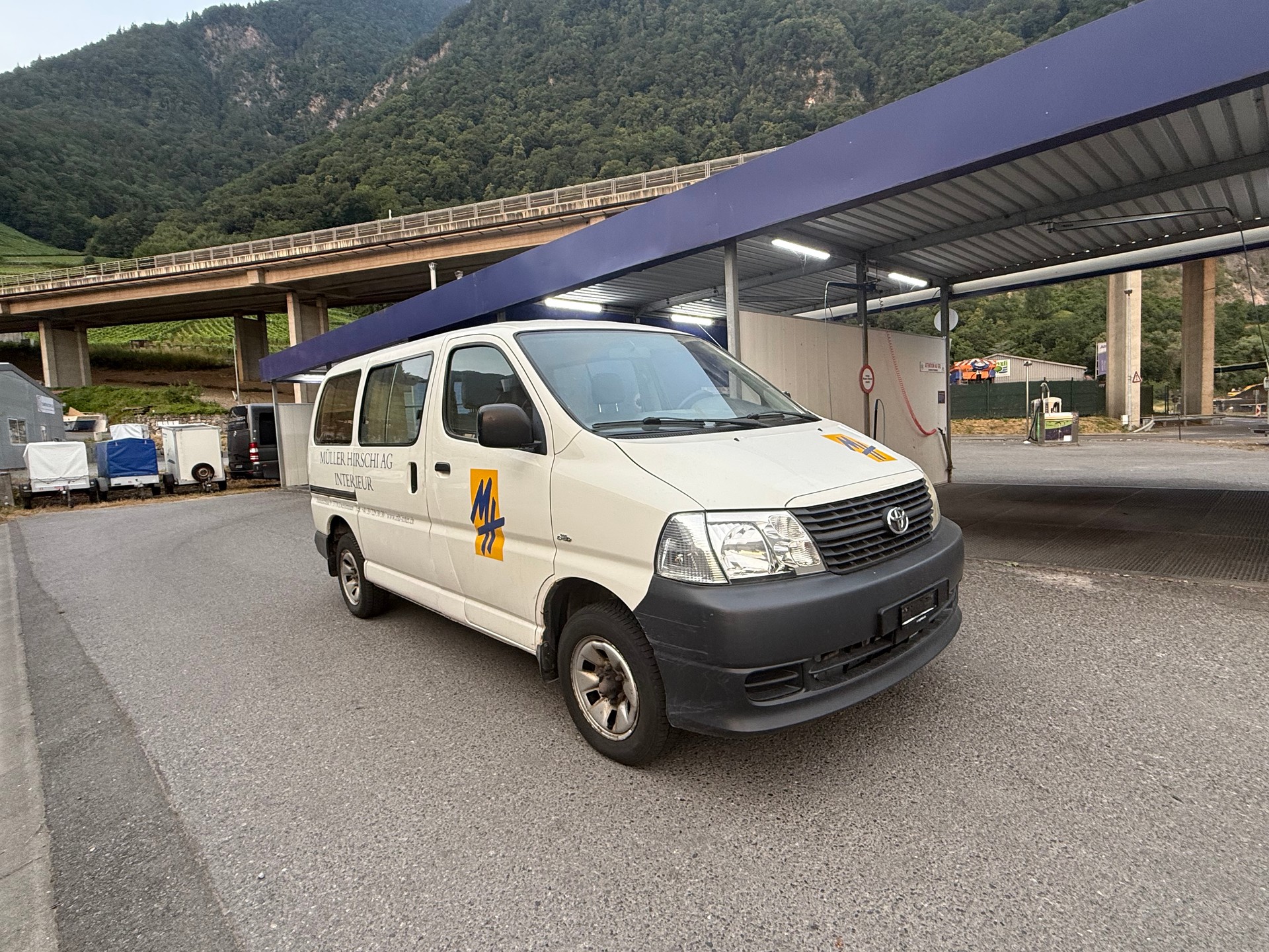 TOYOTA Hiace D-4D Van 4WD SWB-image-1