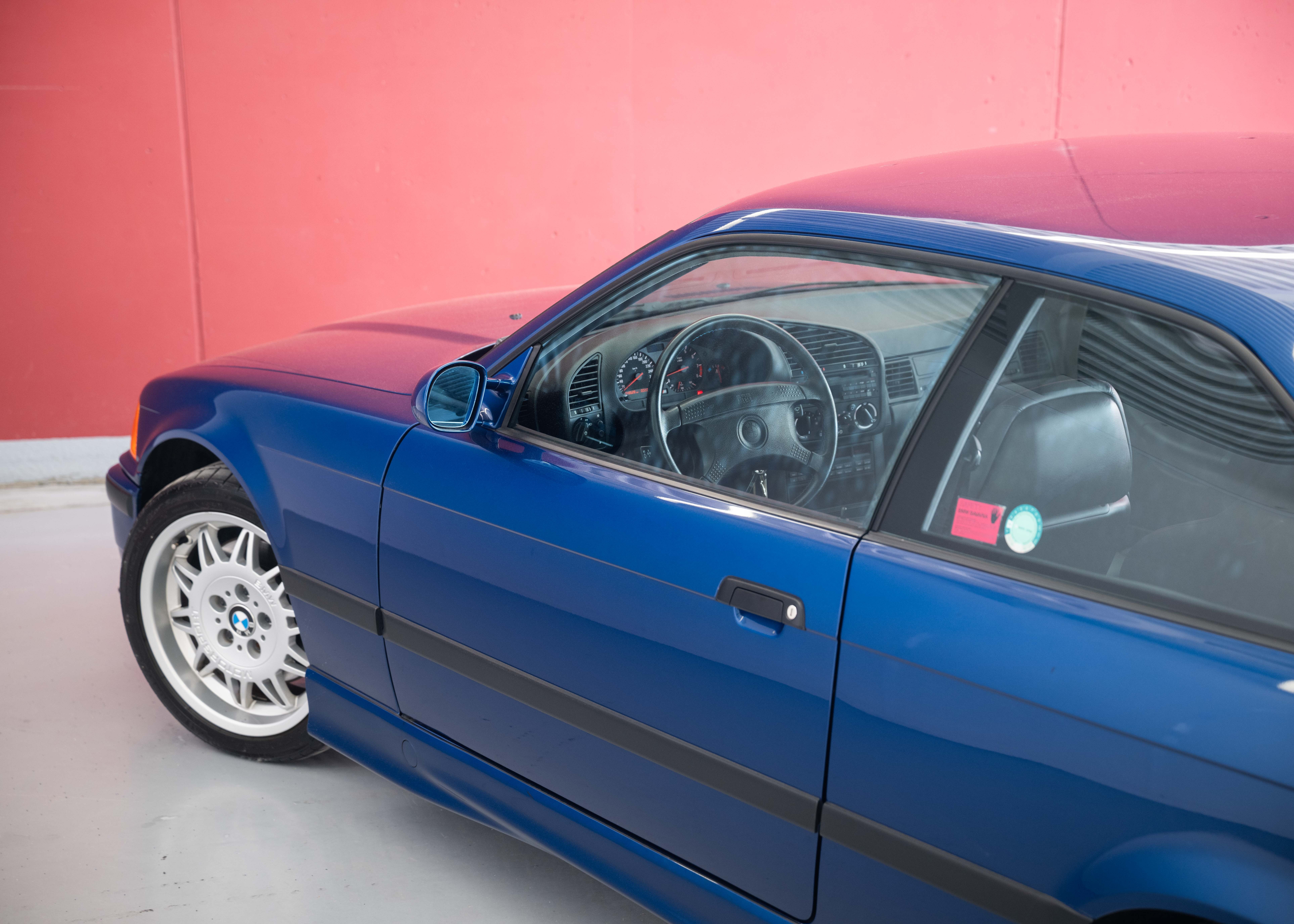 Image BMW M3 M3 Coupé (1st hand Swiss car, certified very low mileage, 100% original, 1st paint, BMW service history, mint condition)