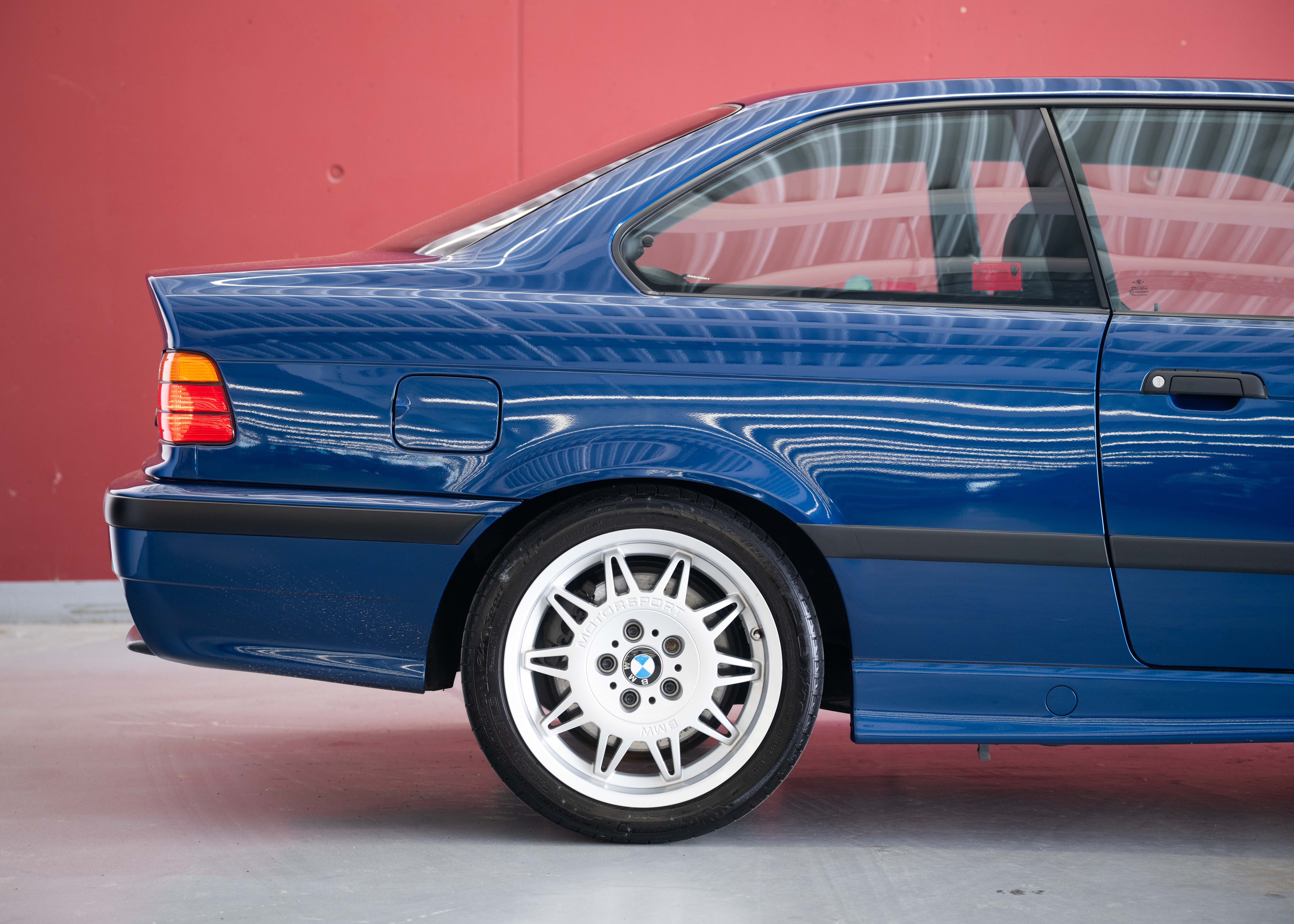 Image BMW M3 M3 Coupé (1st hand Swiss car, certified very low mileage, 100% original, 1st paint, BMW service history, mint condition)