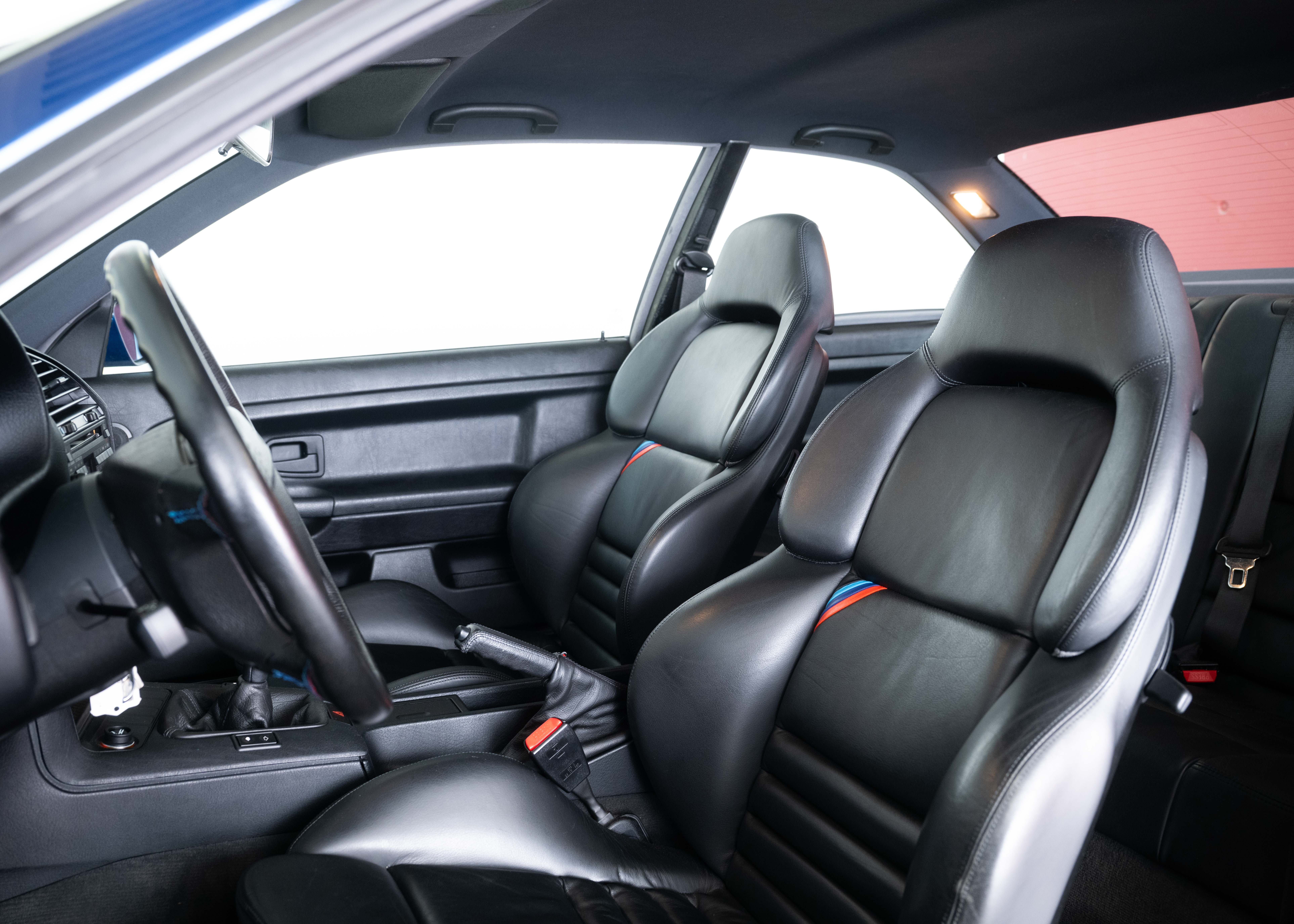 Image BMW M3 M3 Coupé (1st hand Swiss car, certified very low mileage, 100% original, 1st paint, BMW service history, mint condition)