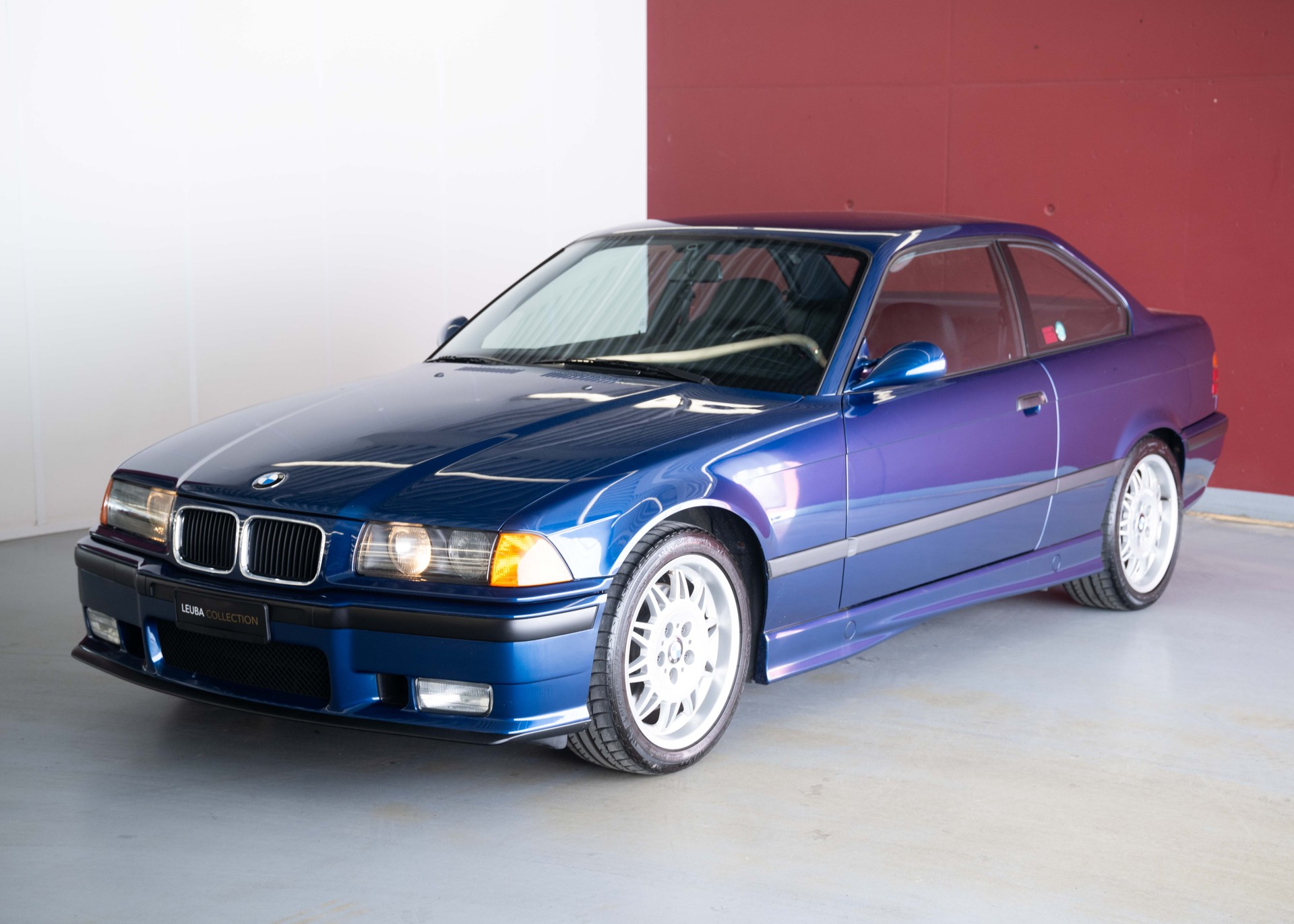 BMW M3 Coupé (1st hand Swiss car, certified very low mileage, 100% original, 1st paint, BMW service history, mint condition)-image-4