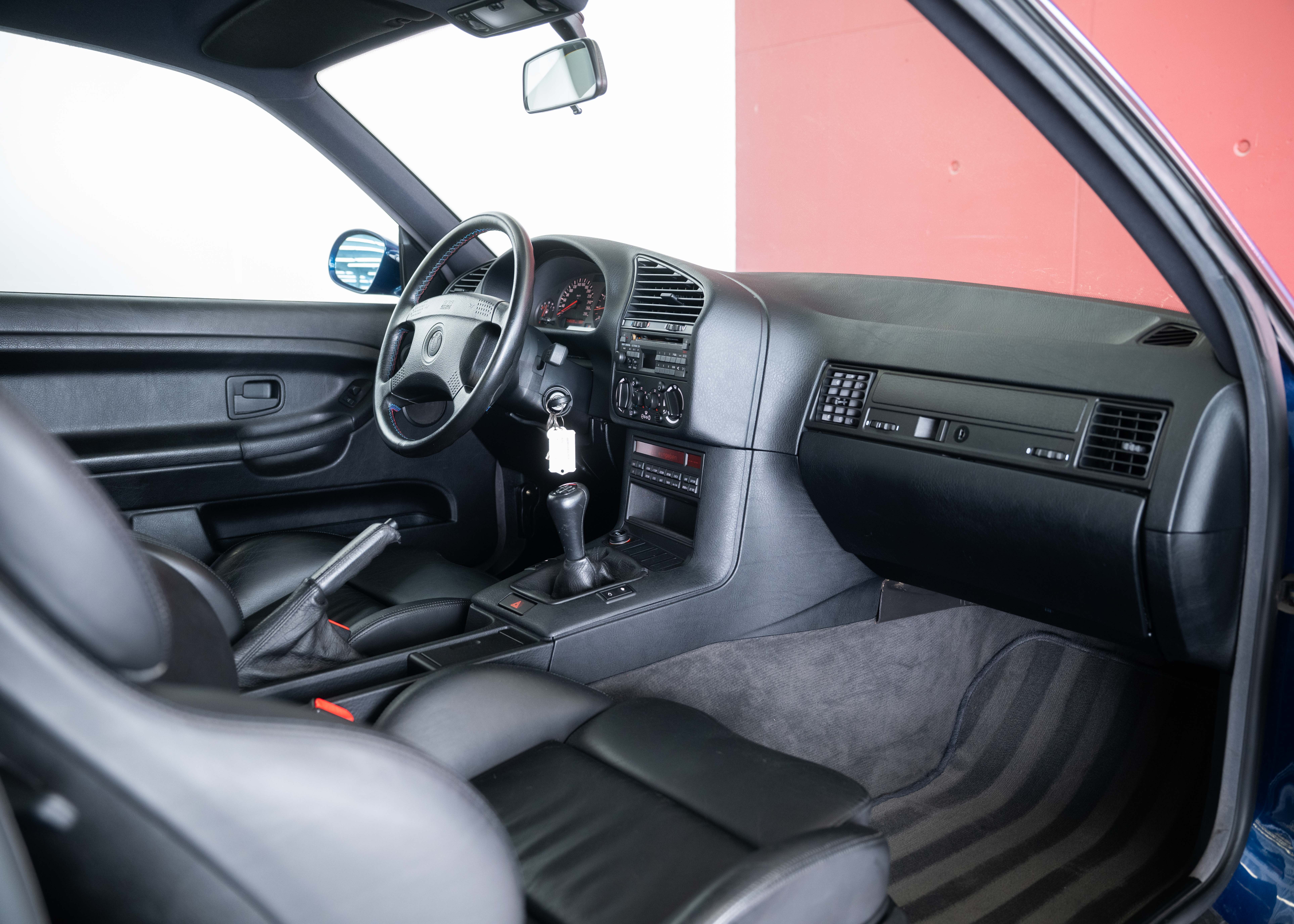 Image BMW M3 M3 Coupé (1st hand Swiss car, certified very low mileage, 100% original, 1st paint, BMW service history, mint condition)