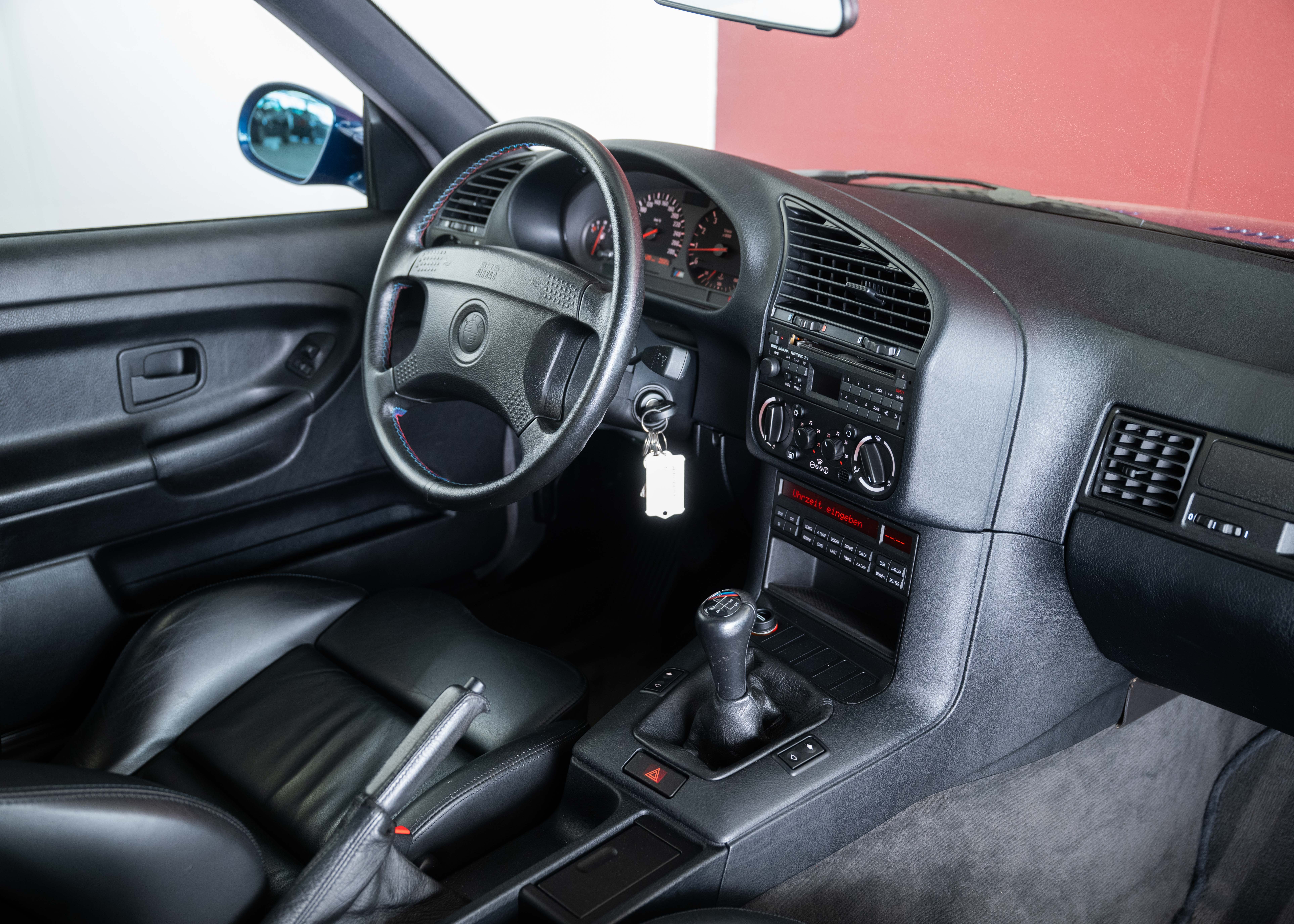 Image BMW M3 M3 Coupé (1st hand Swiss car, certified very low mileage, 100% original, 1st paint, BMW service history, mint condition)