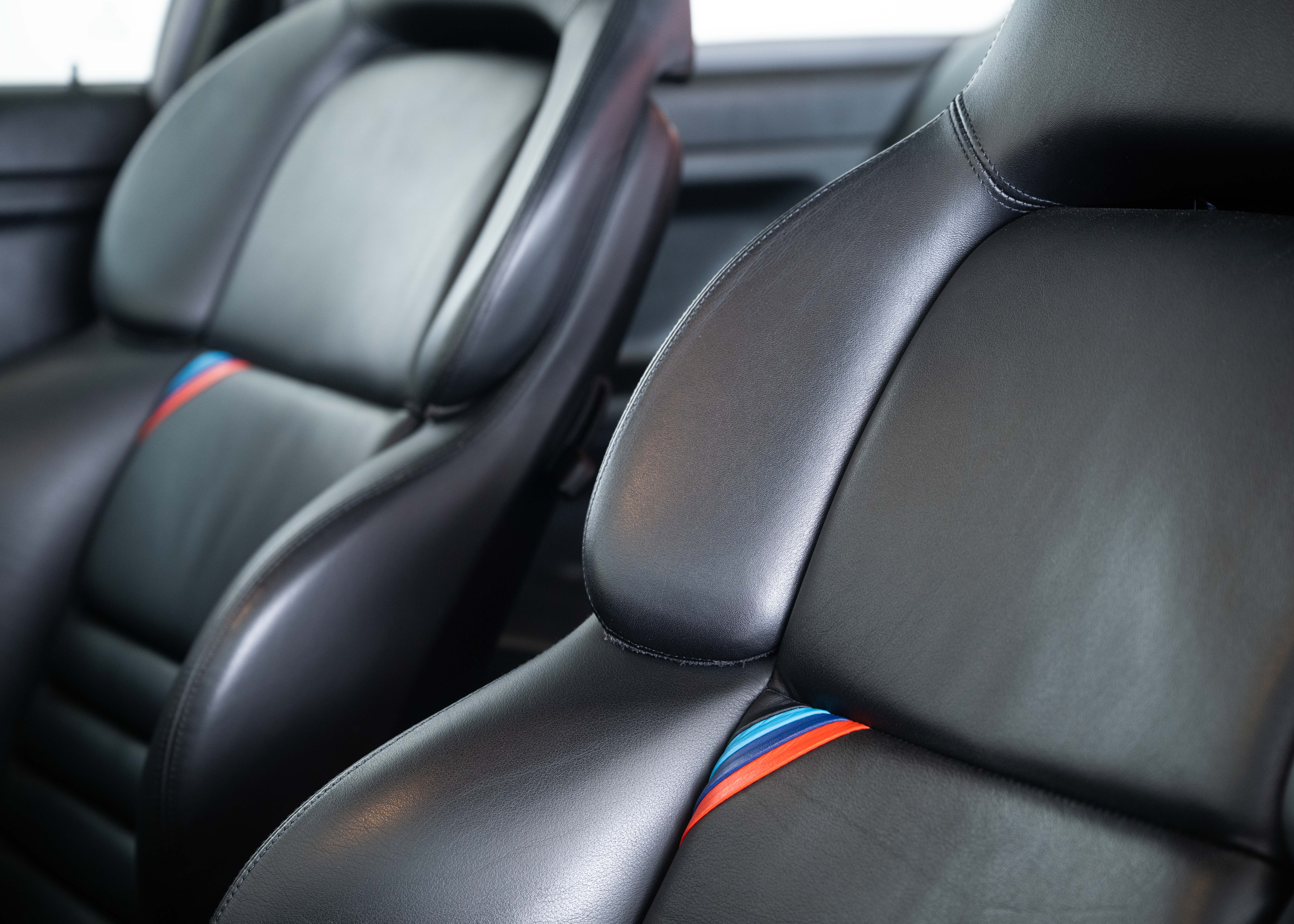 Image BMW M3 M3 Coupé (1st hand Swiss car, certified very low mileage, 100% original, 1st paint, BMW service history, mint condition)