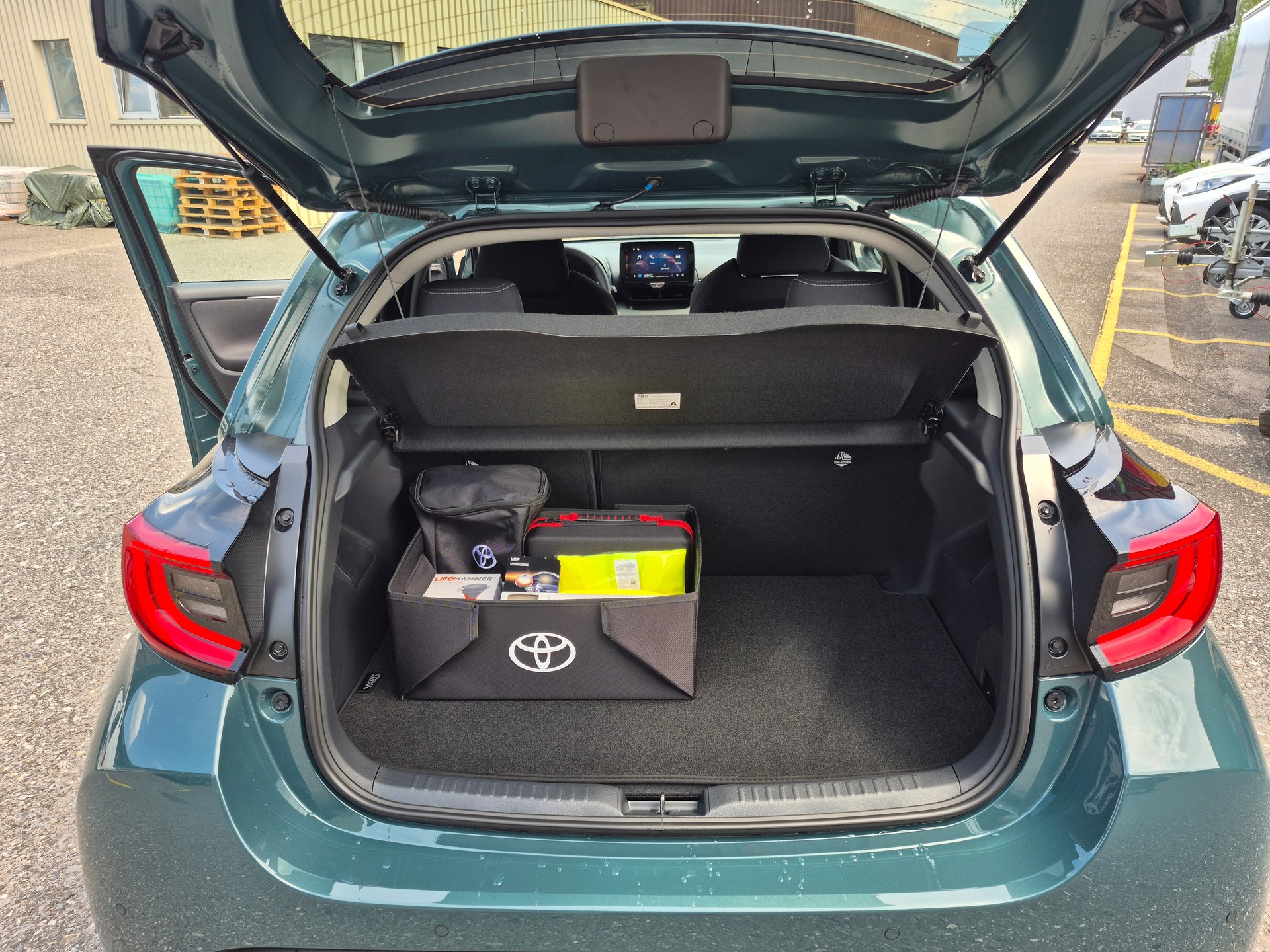 TOYOTA Yaris 1.5 Trend e-CVT-image-10