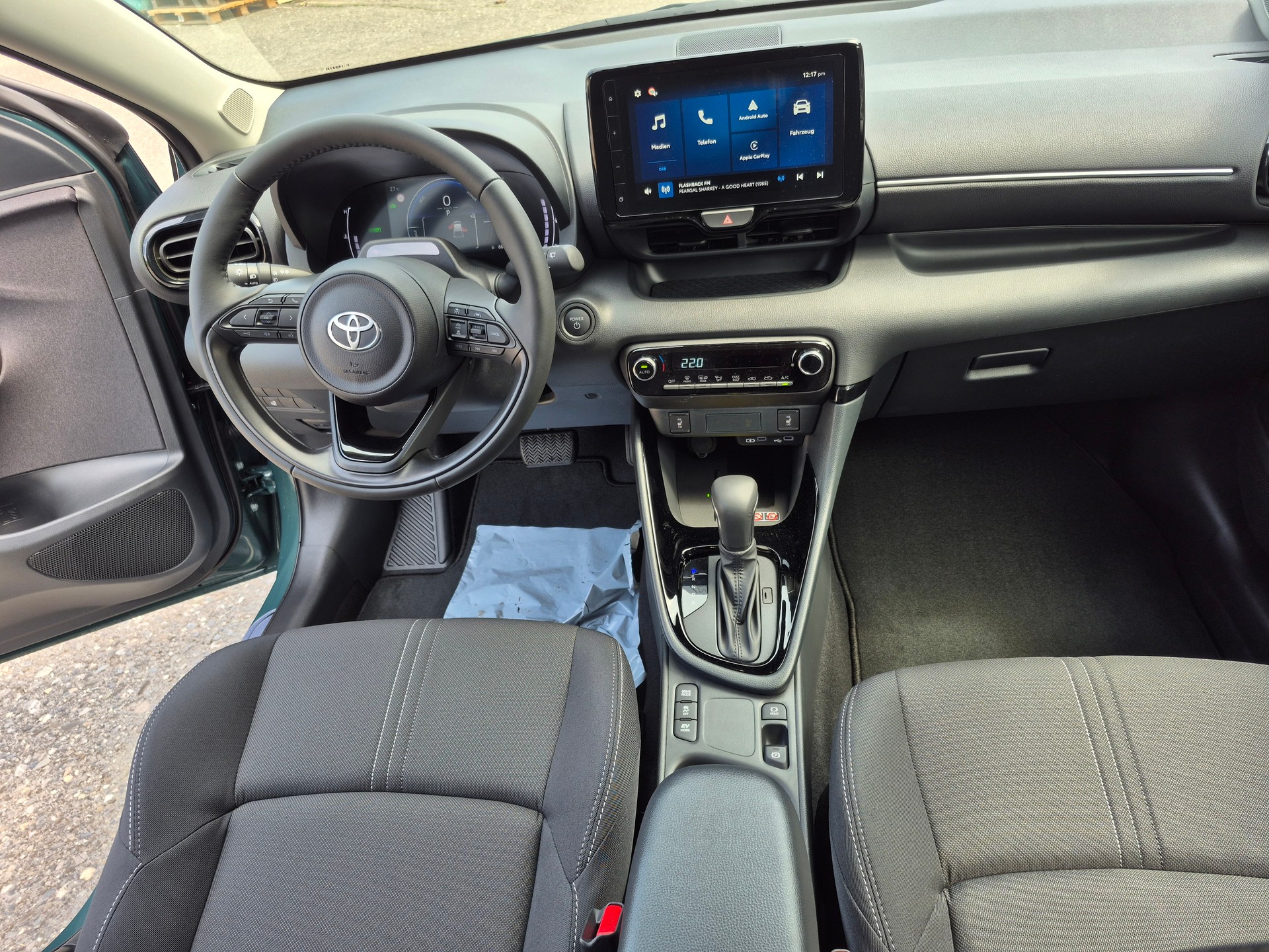 TOYOTA Yaris 1.5 Trend e-CVT-image-13